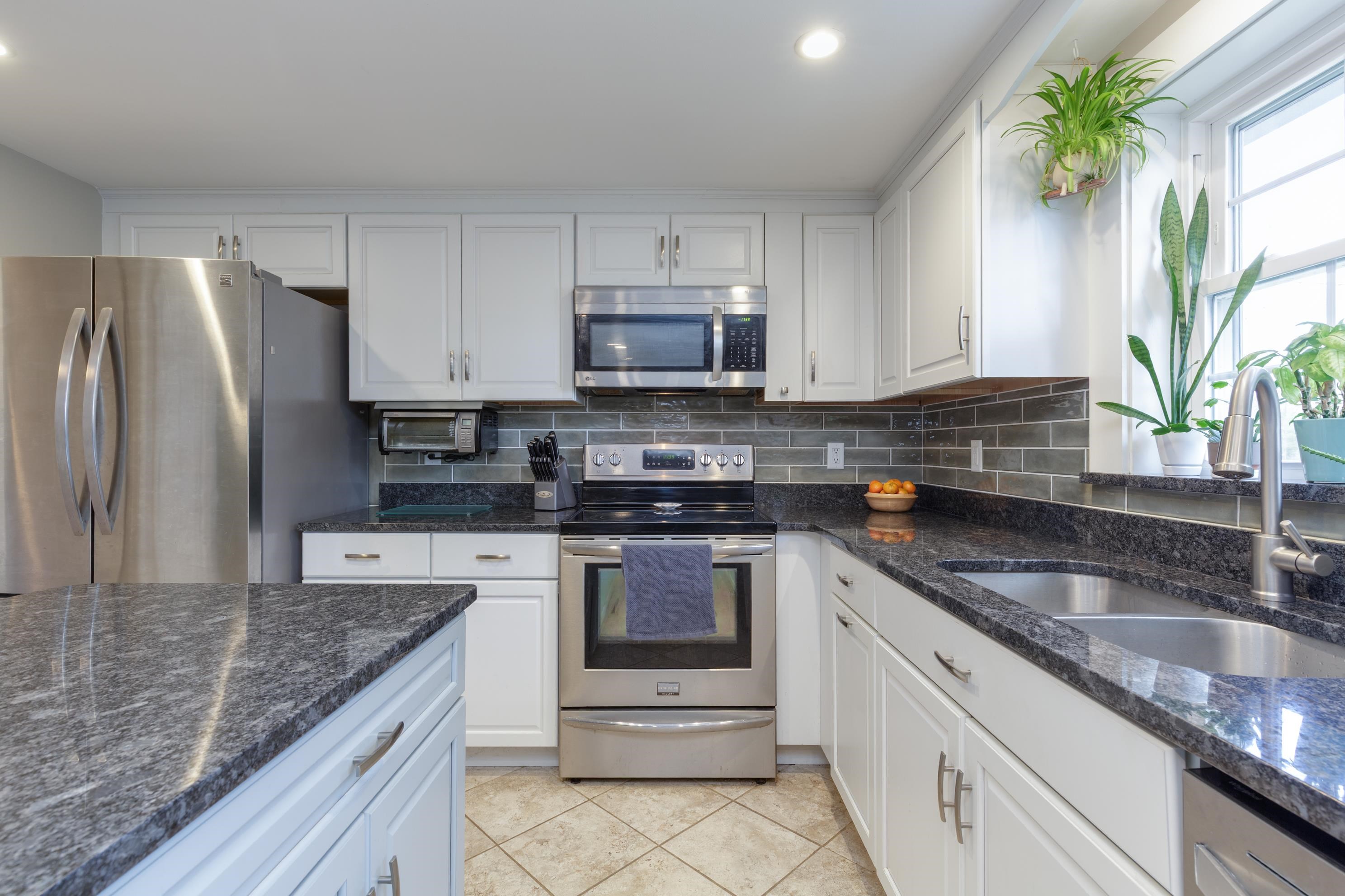 1057 Bound Tree Rd, Hopkinton, NH 03229