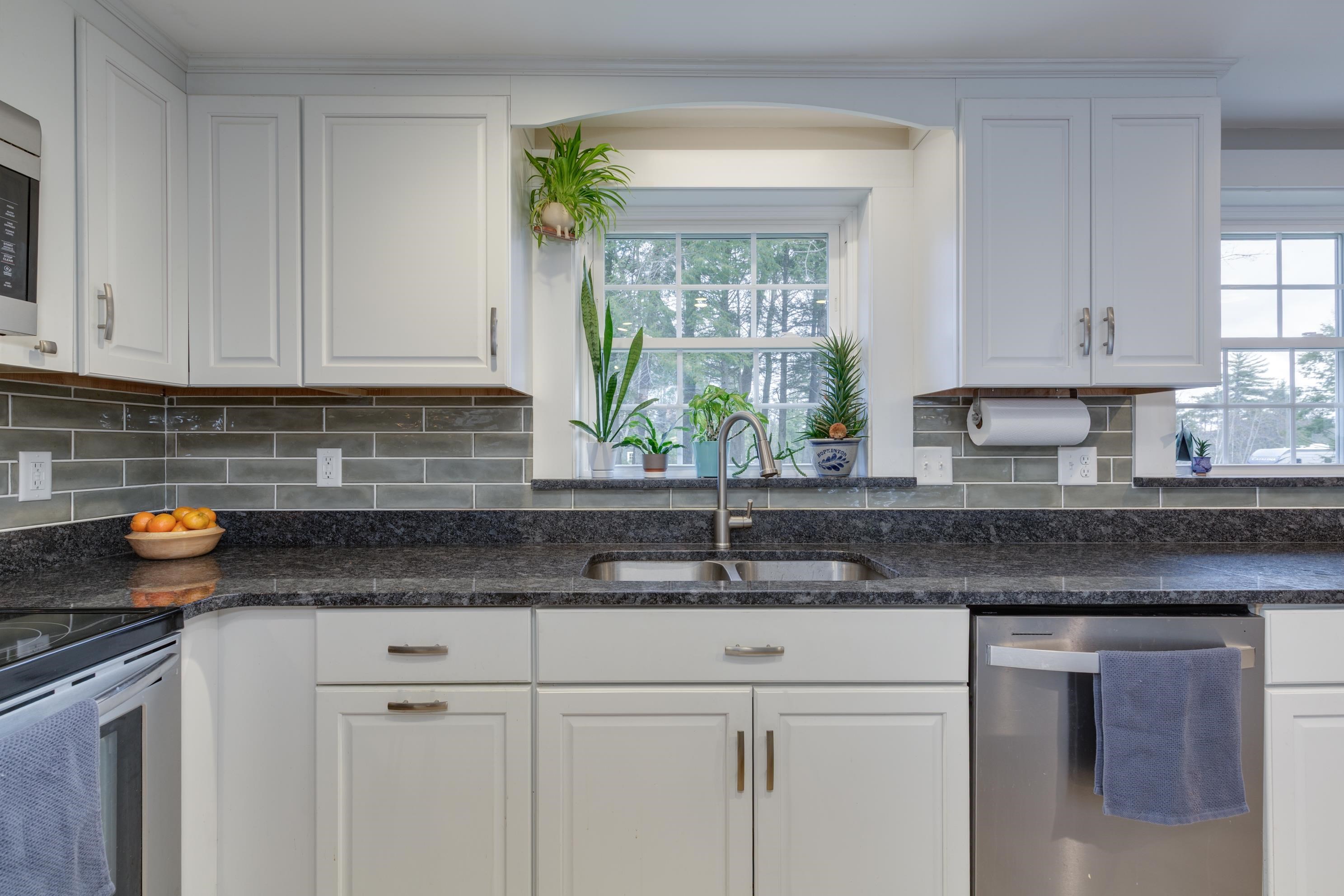 1057 Bound Tree Rd, Hopkinton, NH 03229