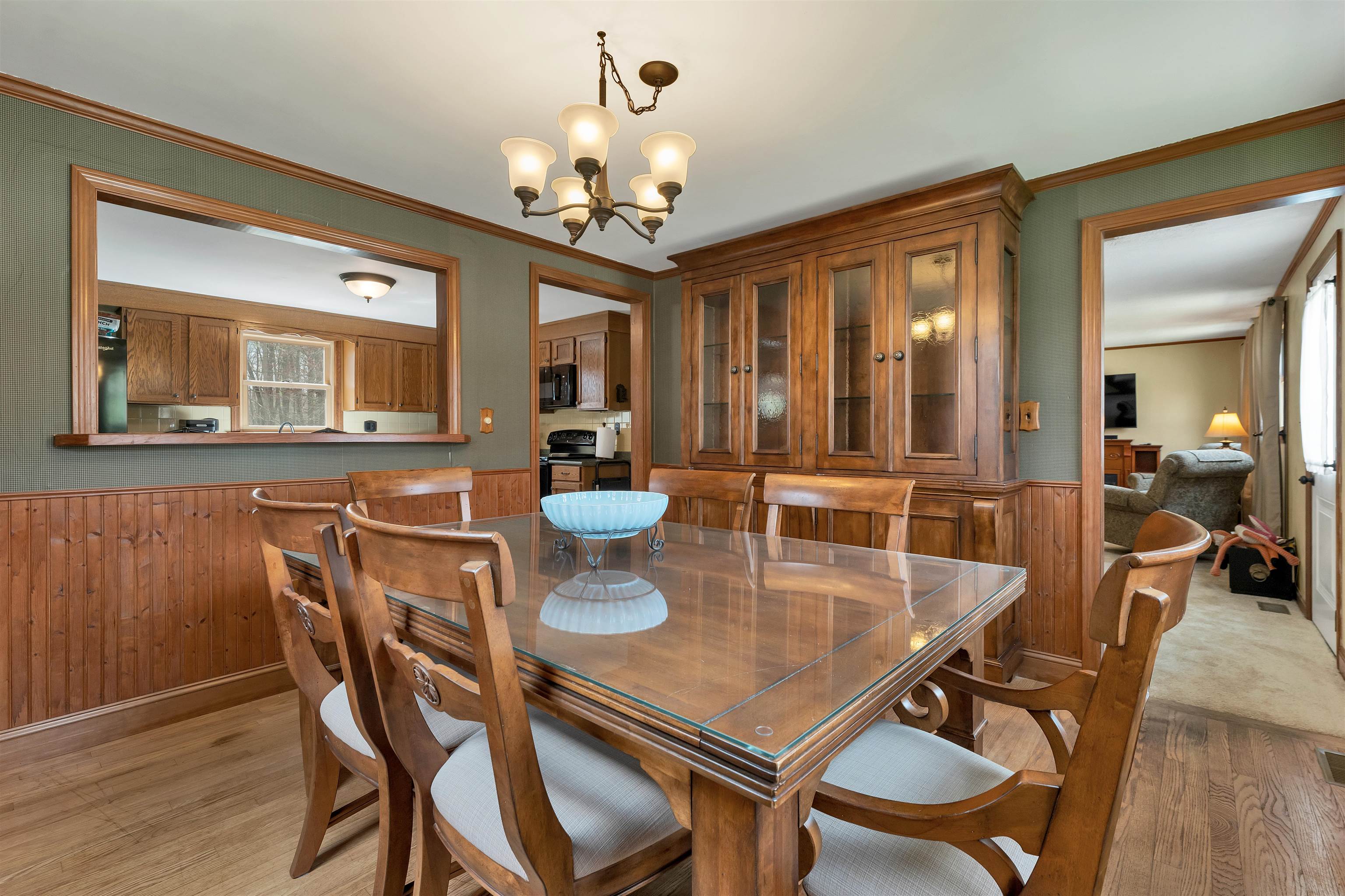 53 Mammoth Rd, Londonderry, NH 03053