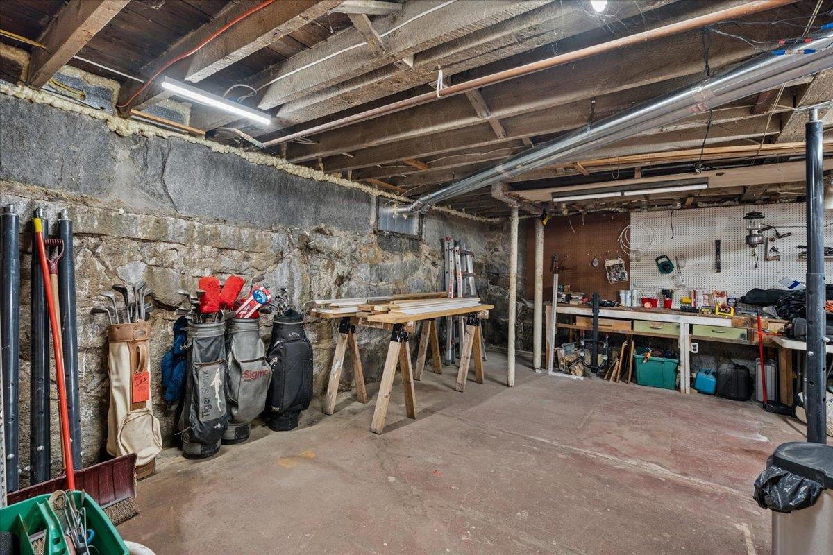 286 Coolidge Ave, Manchester, NH 03102