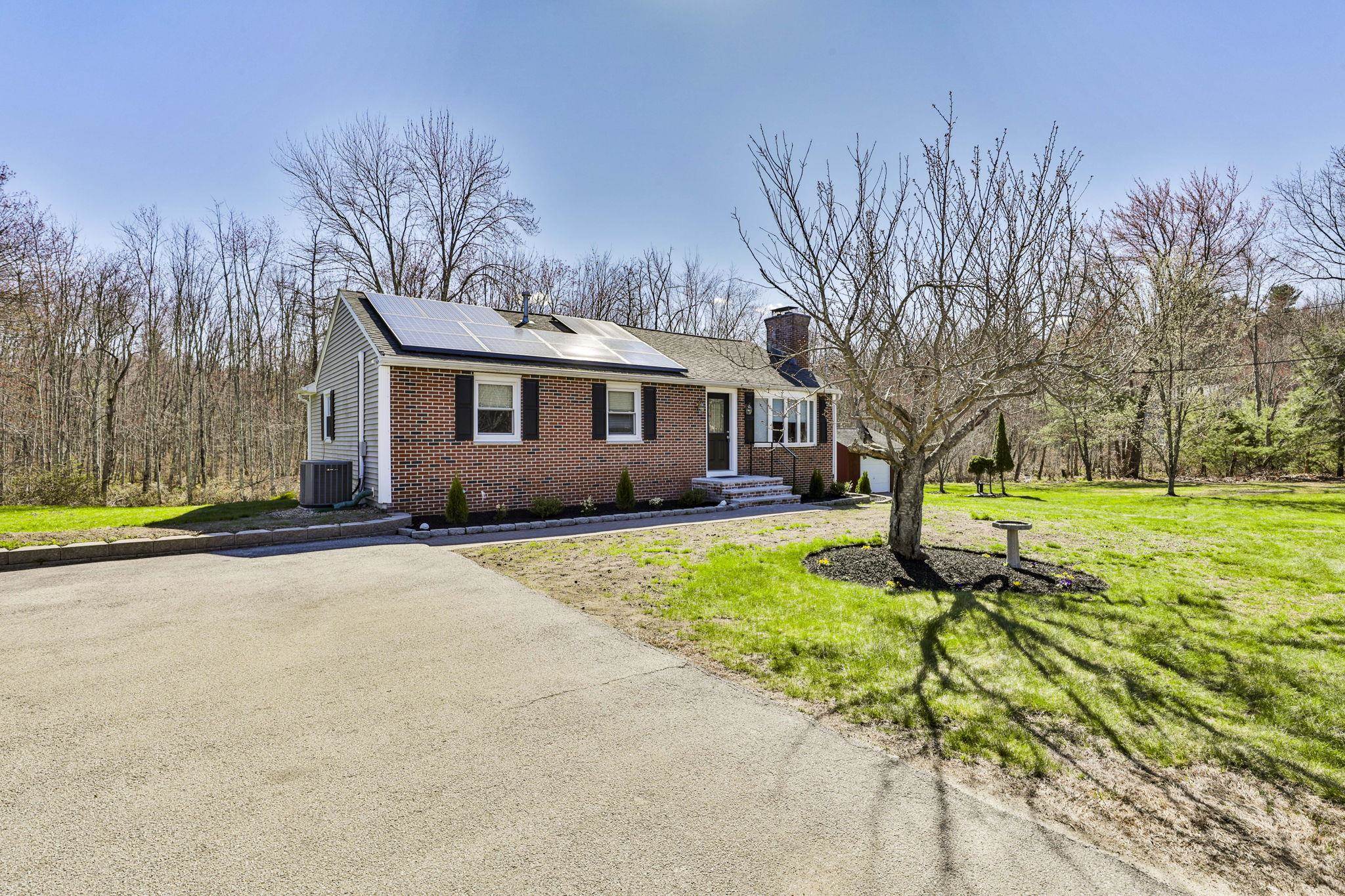 155 Robinson Rd, Hudson, NH 03051