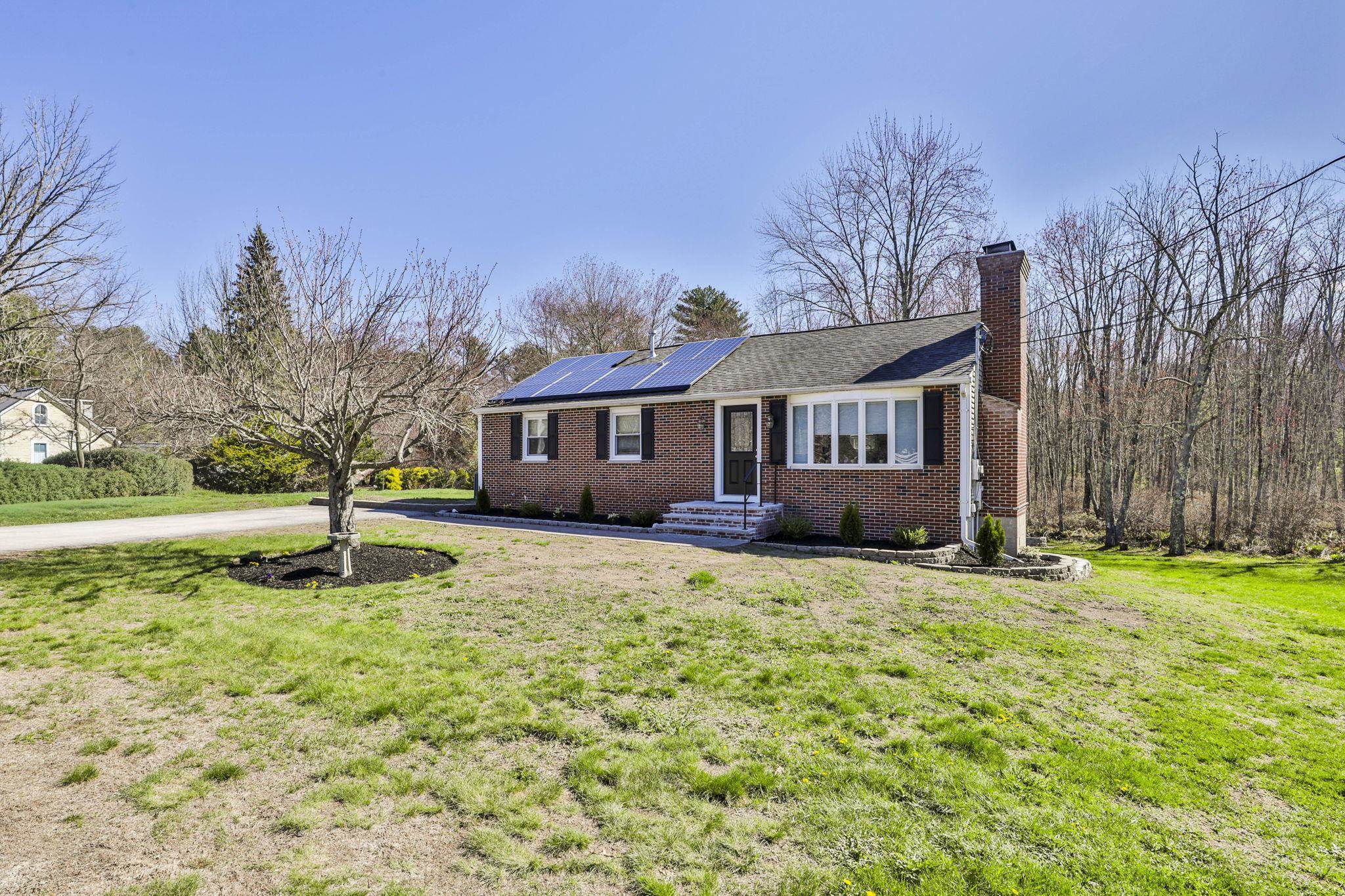 155 Robinson Rd, Hudson, NH 03051