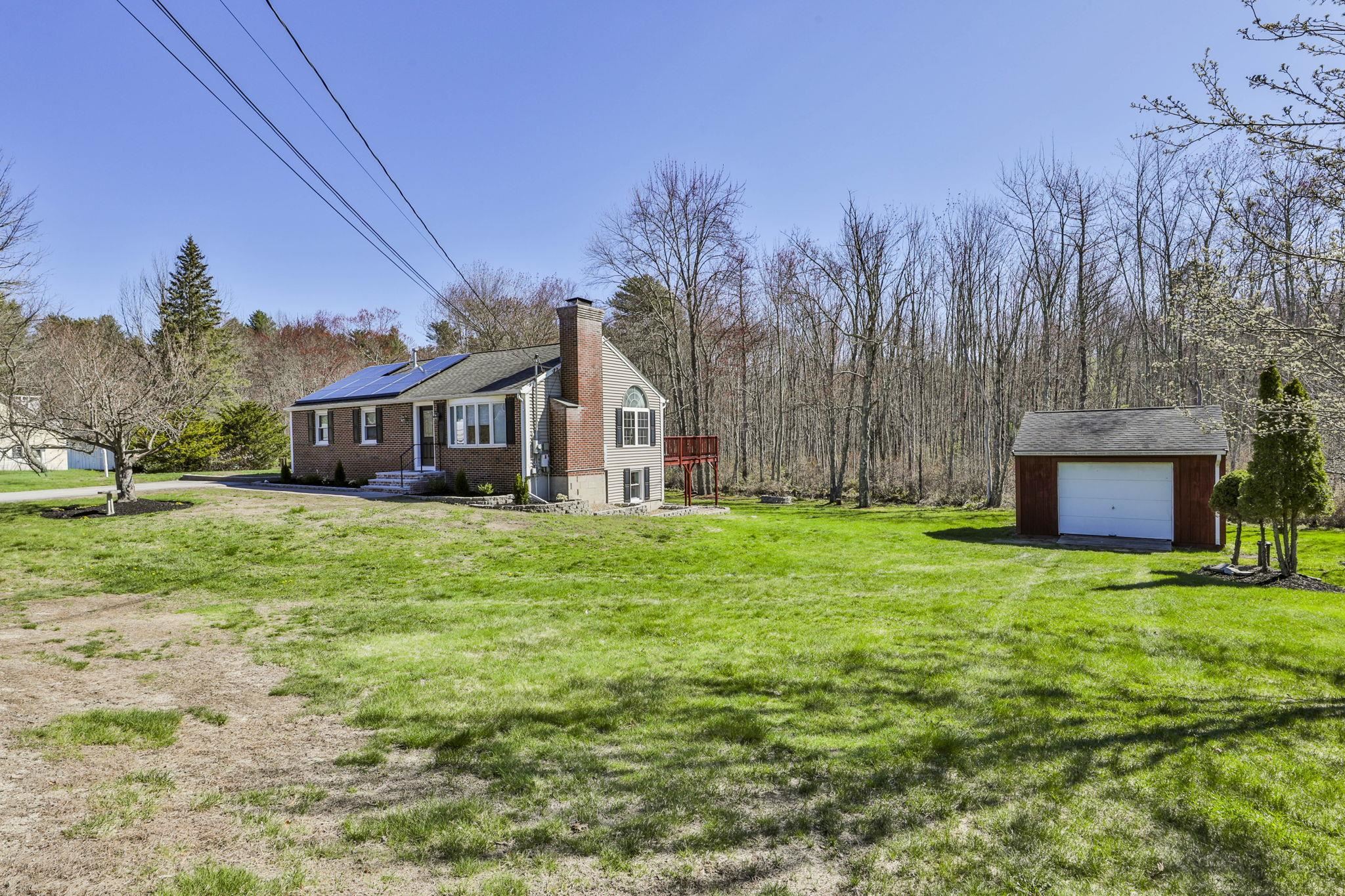 155 Robinson Rd, Hudson, NH 03051