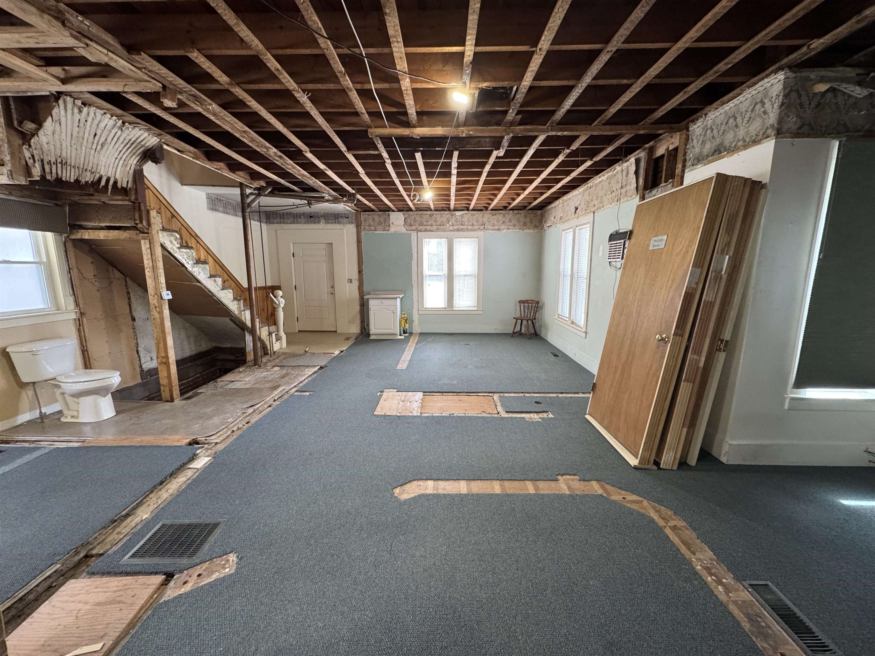 main level office space