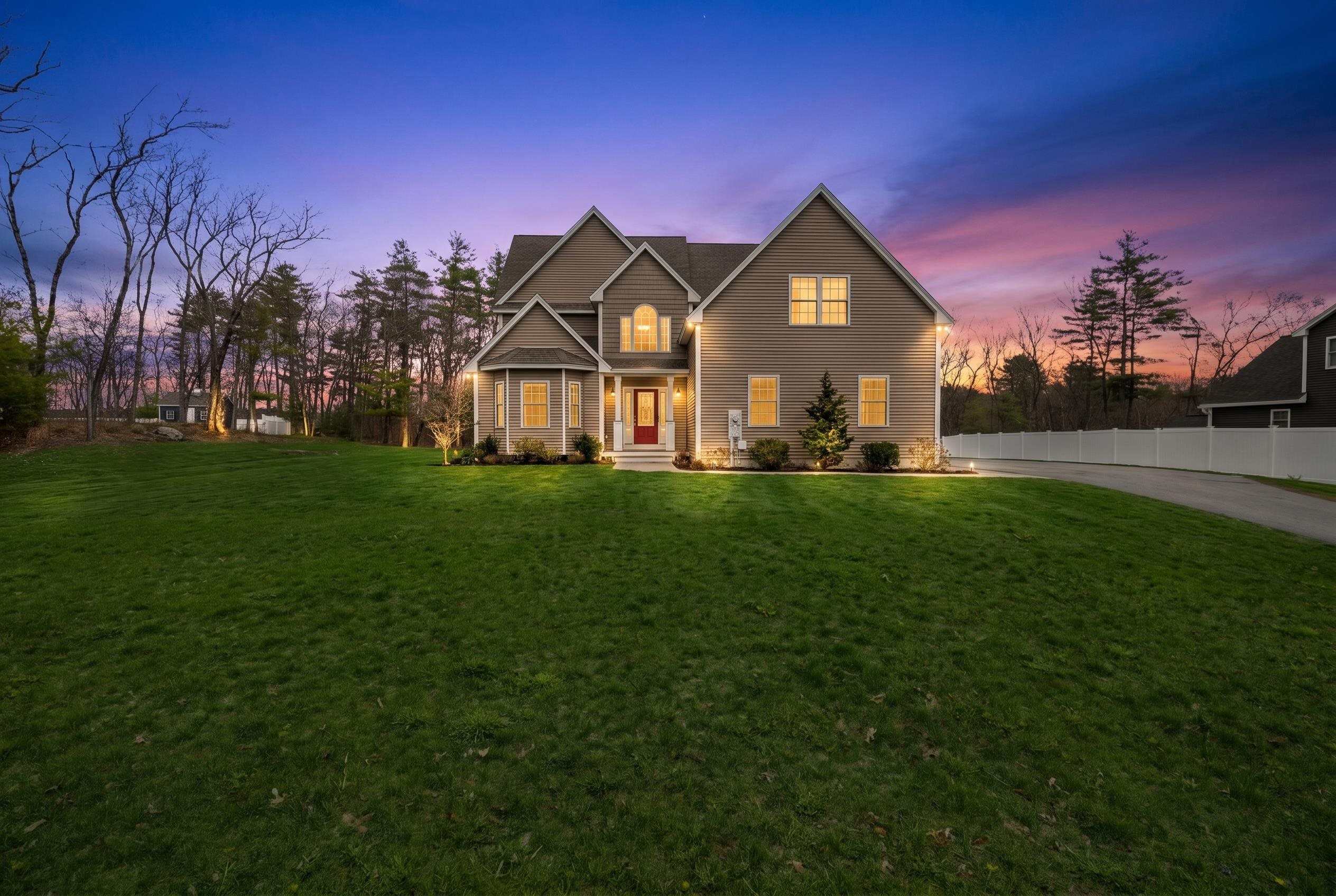 44 Sheffield St, Windham, NH 03087