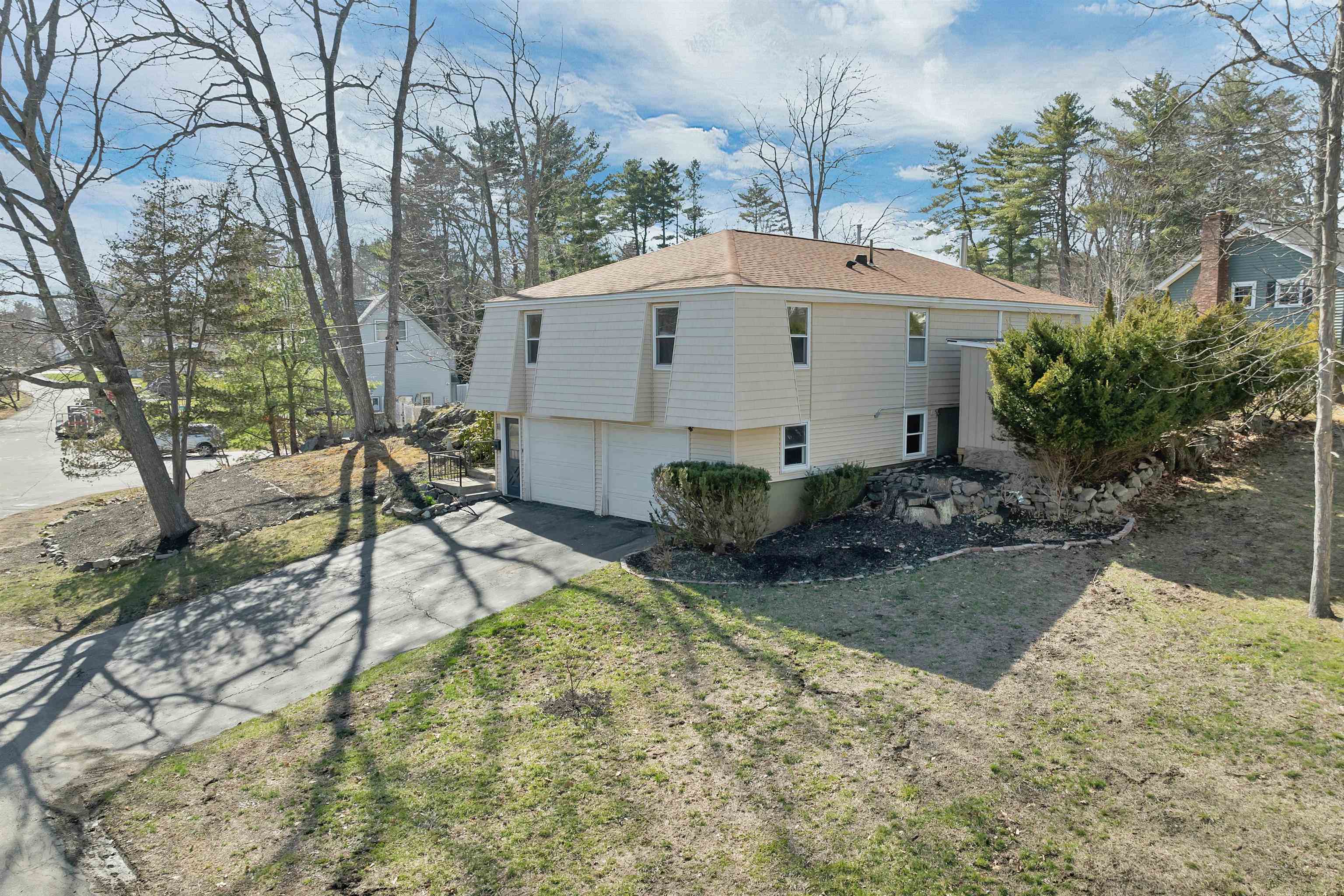 17 Harding Rd, Portsmouth, NH 03801