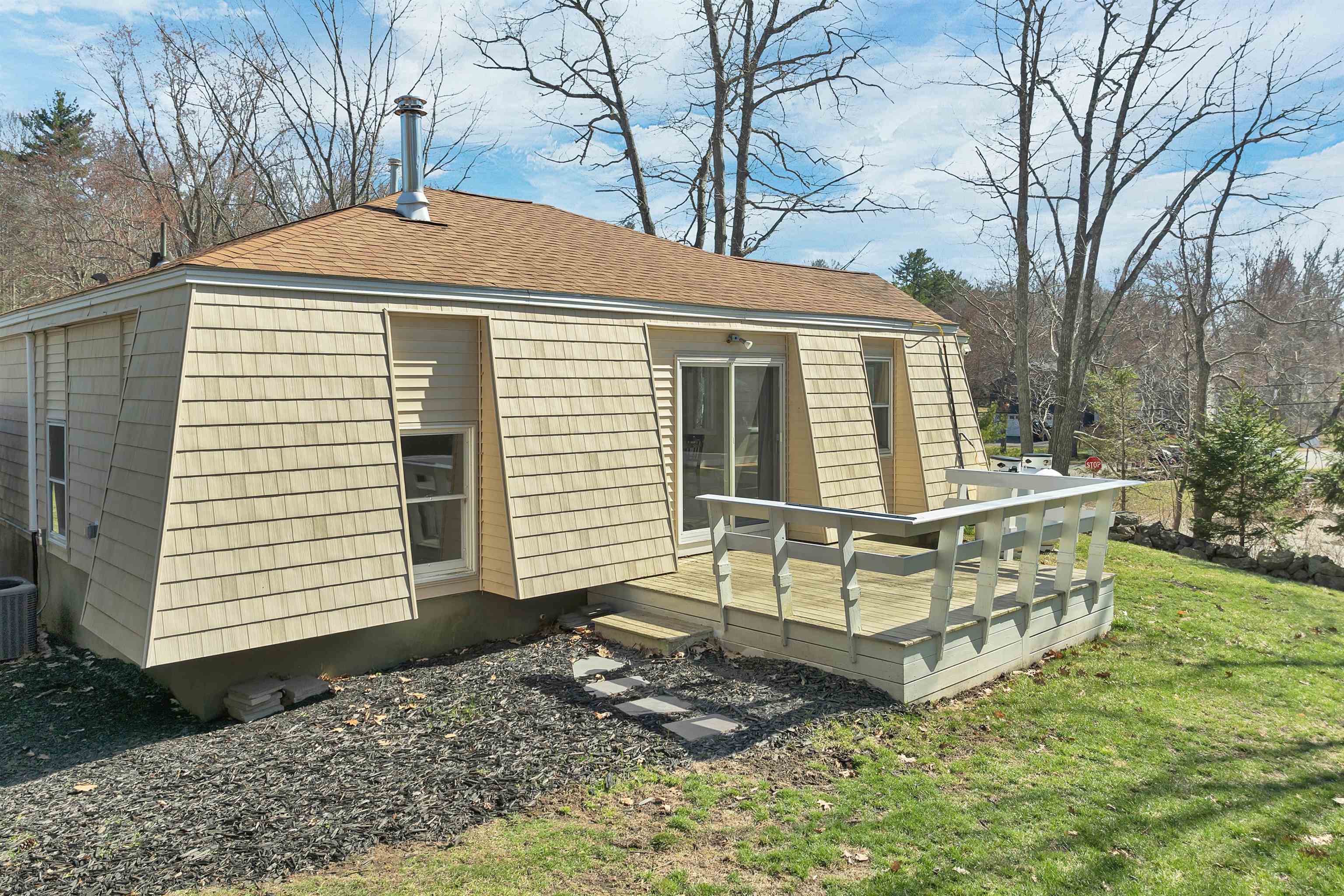 17 Harding Rd, Portsmouth, NH 03801