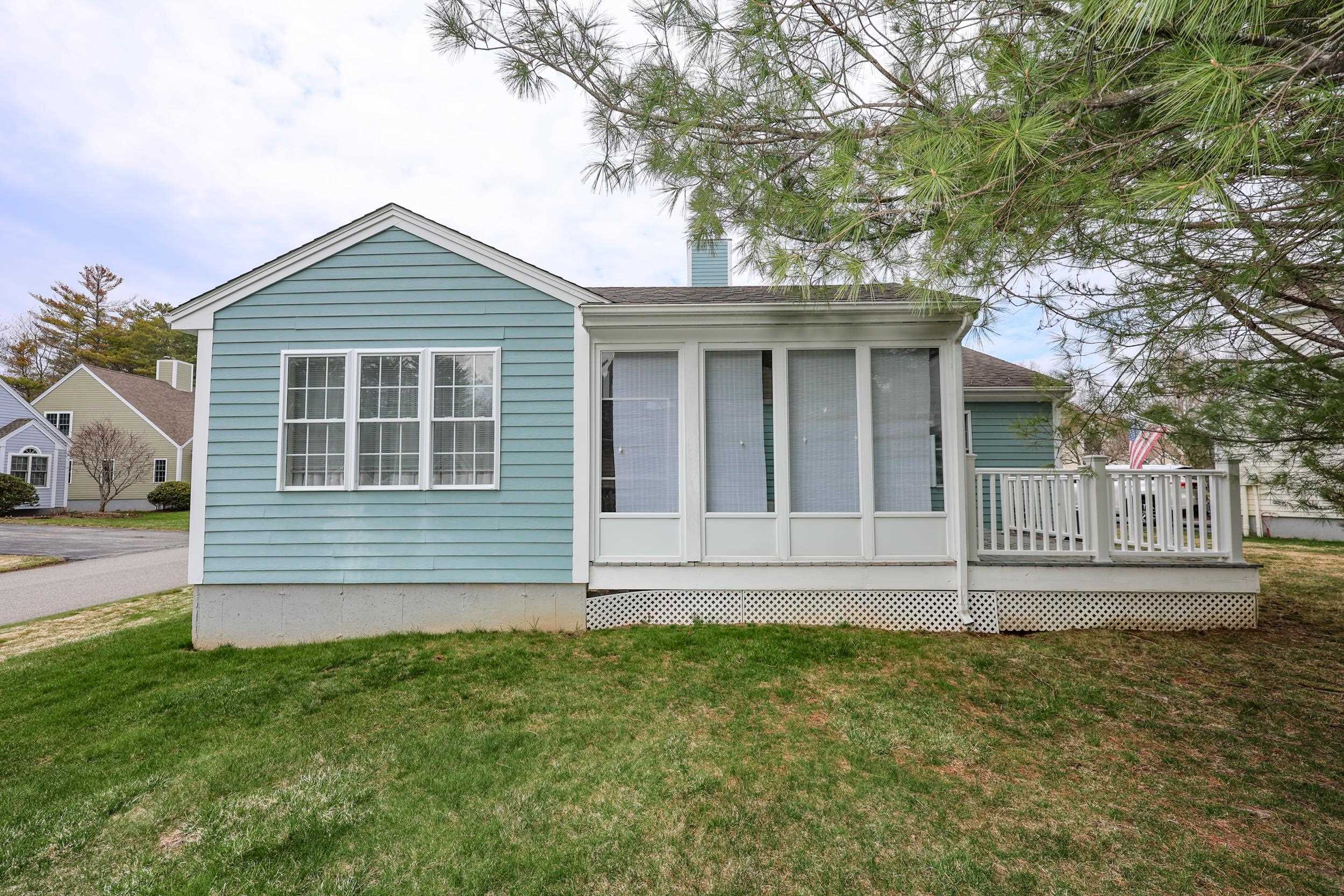 49 Drakes Ldg, Hampton, NH 03842