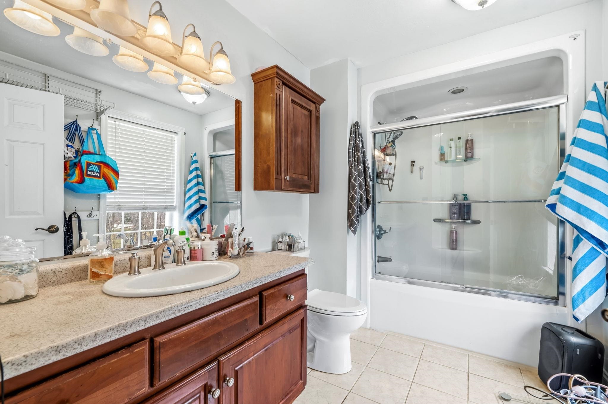 UNIT A MASTER BATHROOM