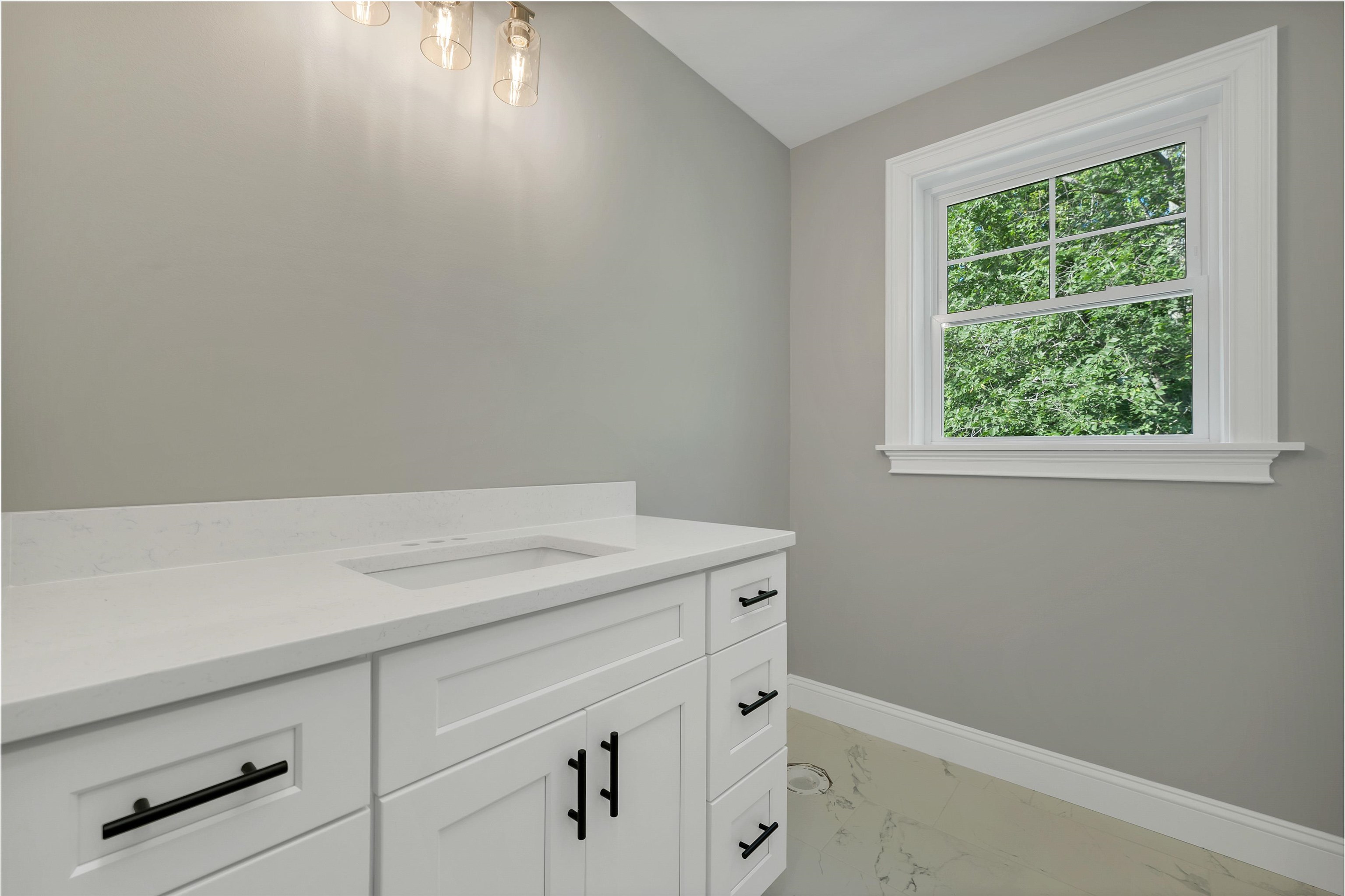 60 Jenkins Rd, Bedford, NH 03110