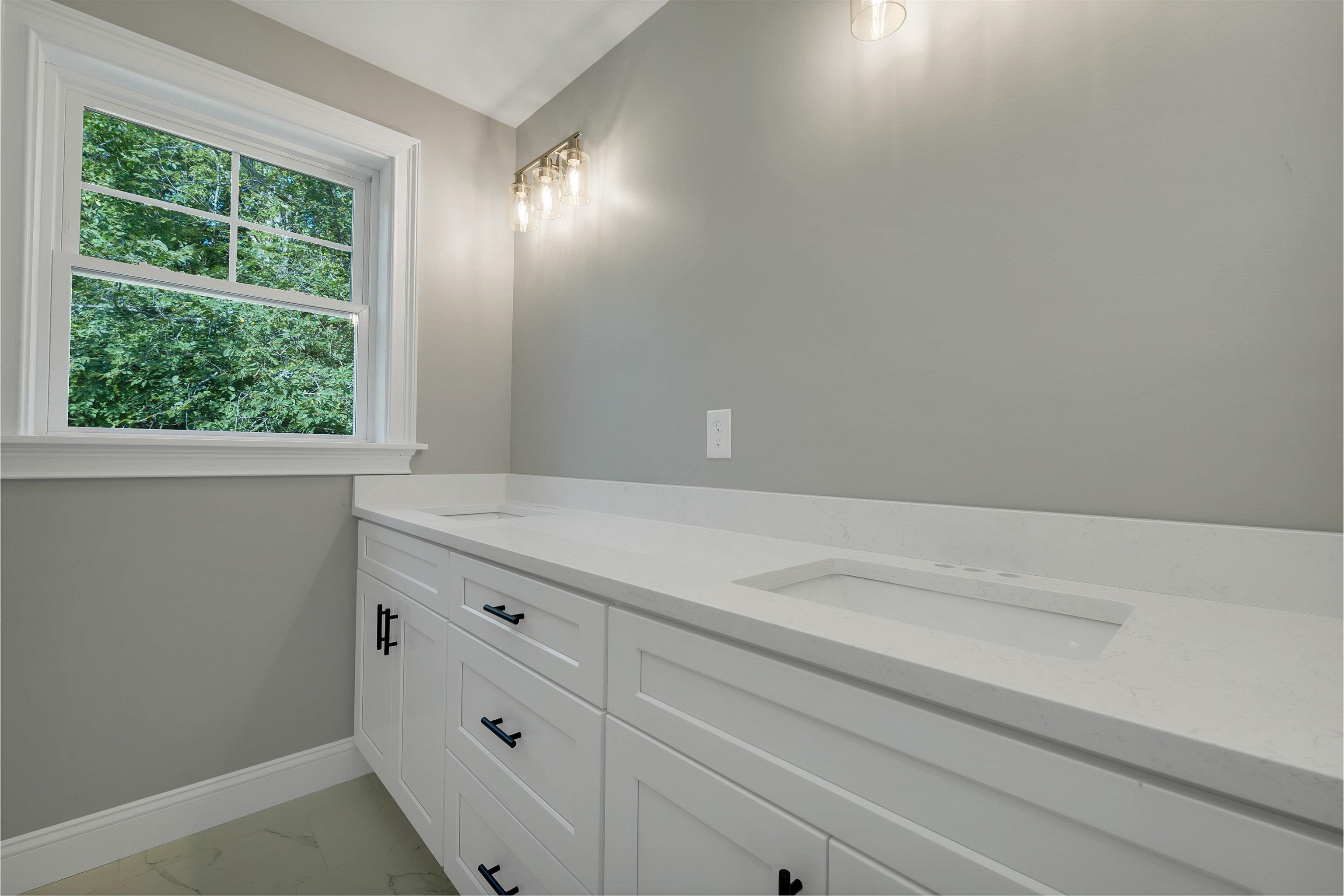 60 Jenkins Rd, Bedford, NH 03110
