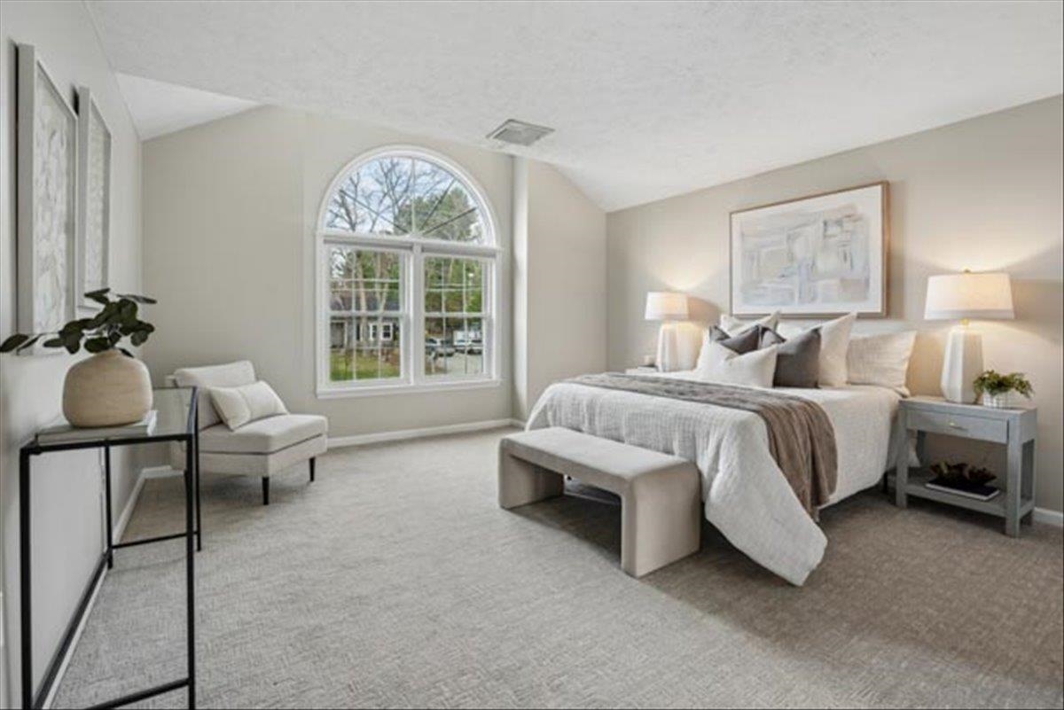 137 Peele Rd, Nashua, NH 03062