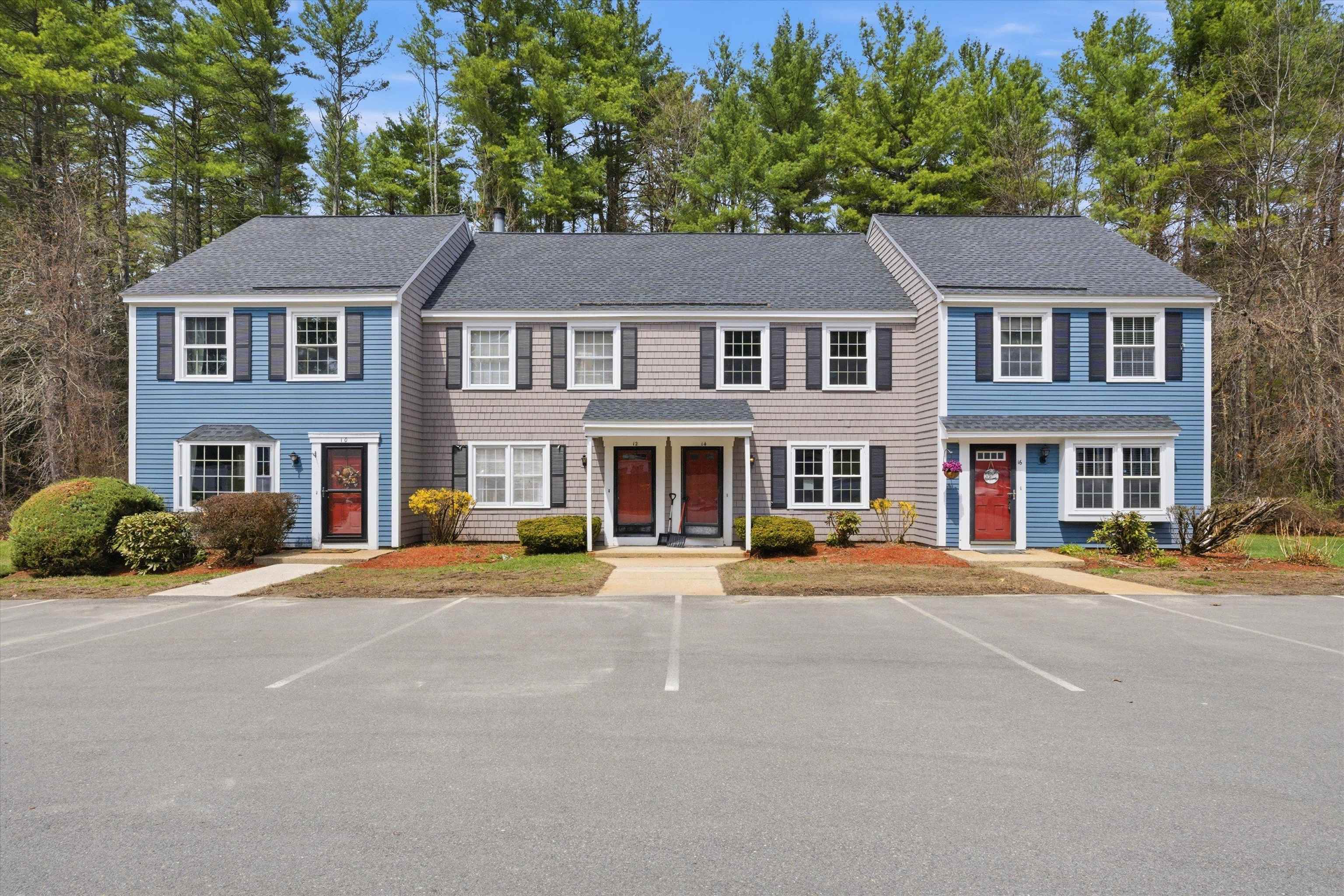 16 Kearns Dr, Merrimack, NH 03054