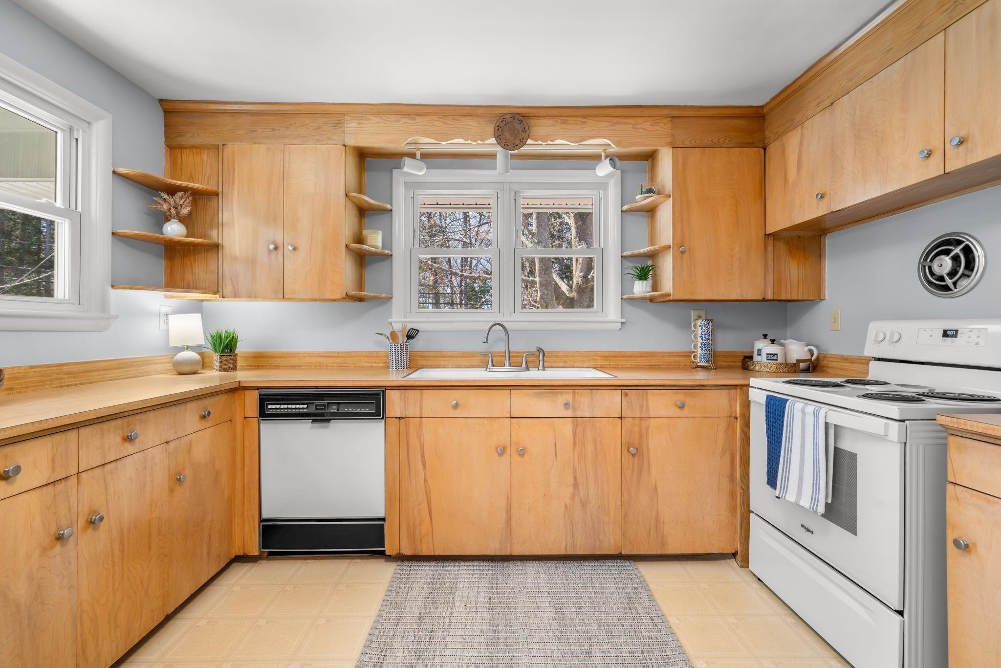 85 W Mitchell St, Manchester, NH 03103