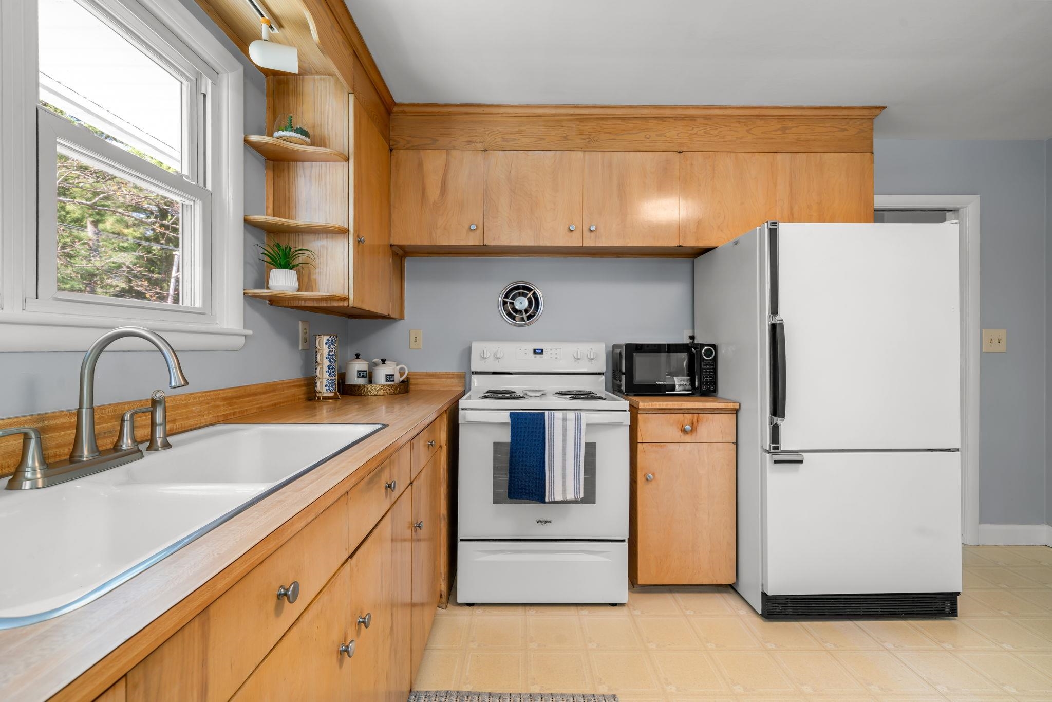 85 W Mitchell St, Manchester, NH 03103