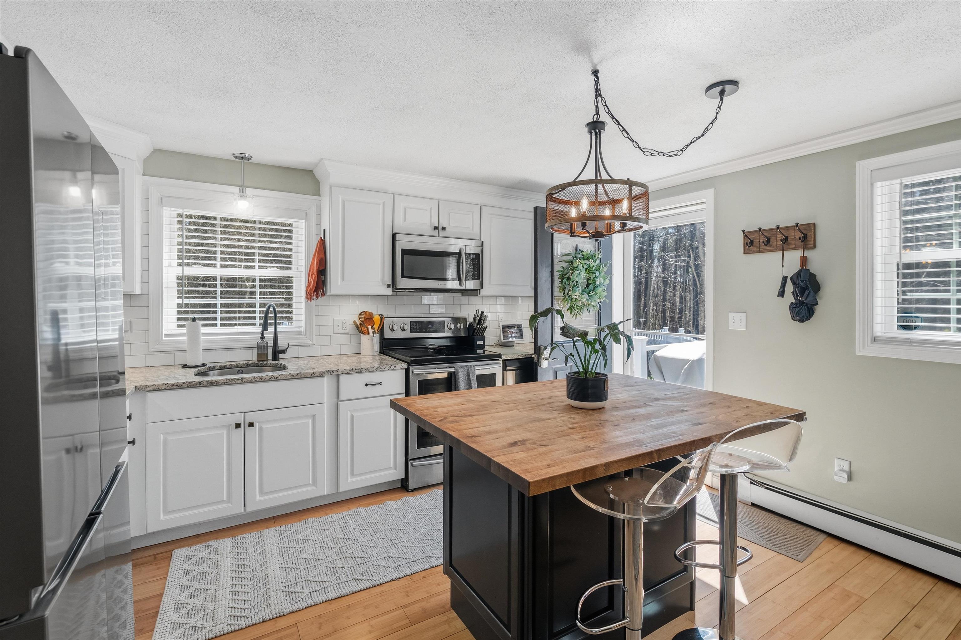 5 Imperial Dr, Londonderry, NH 03053