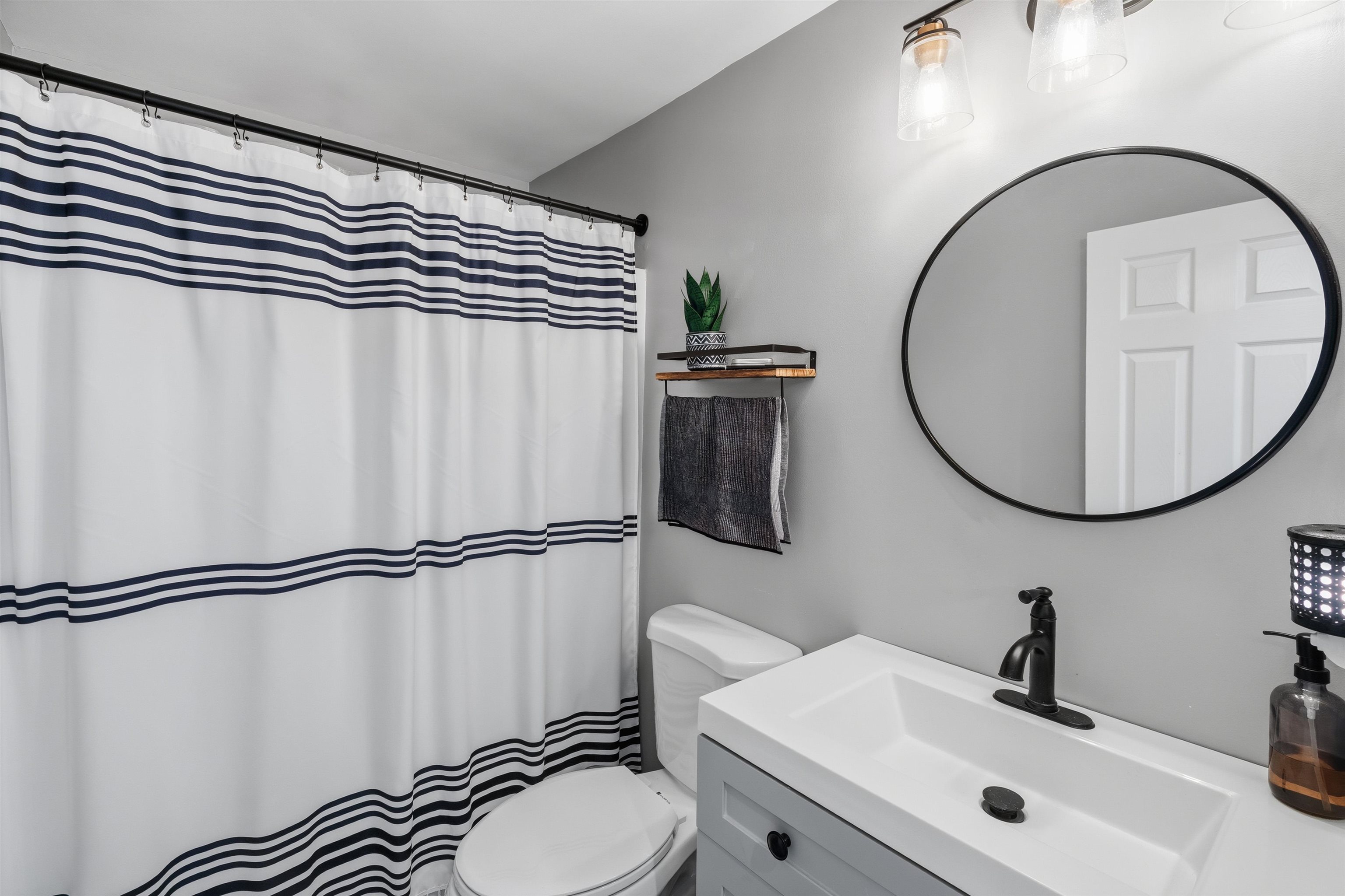 5 Imperial Dr, Londonderry, NH 03053