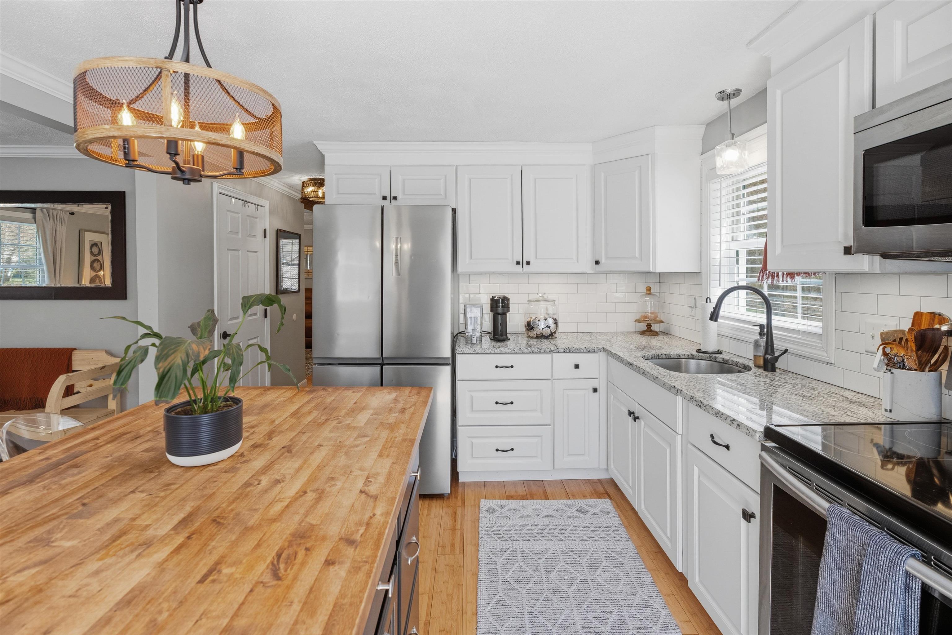 5 Imperial Dr, Londonderry, NH 03053