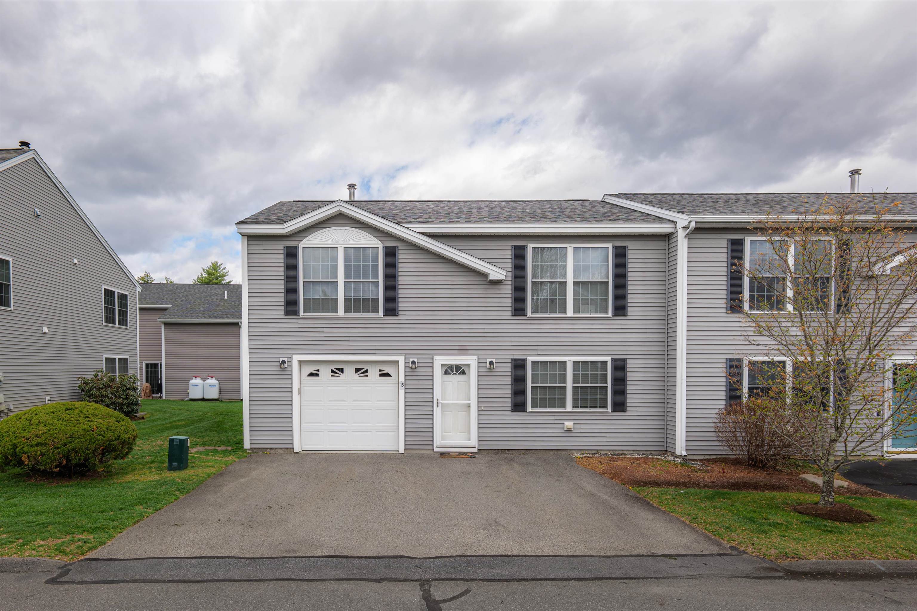 15 Red Sox Ln, Raymond, NH 03077