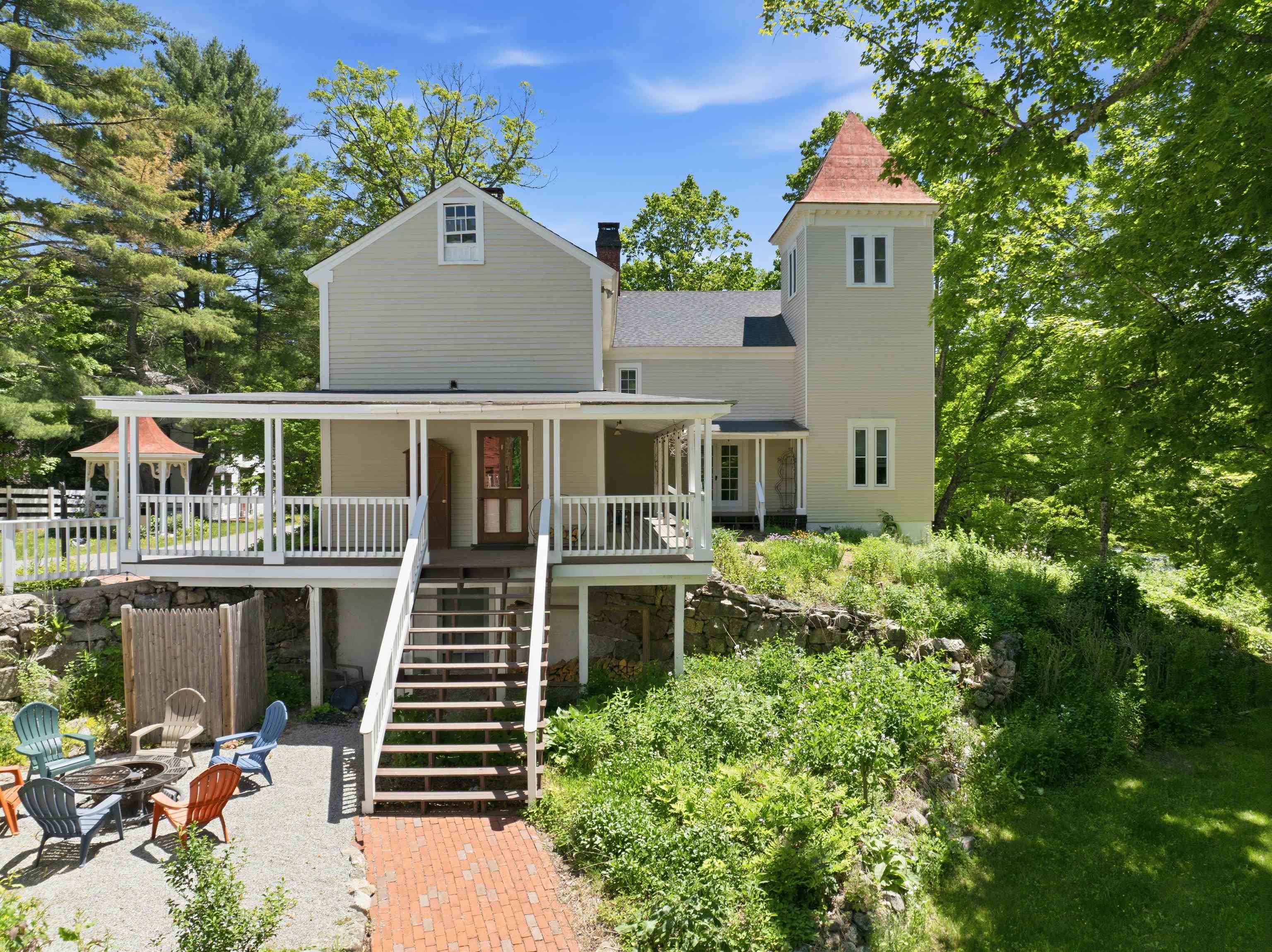183 Waterloo St, Warner, NH 03278
