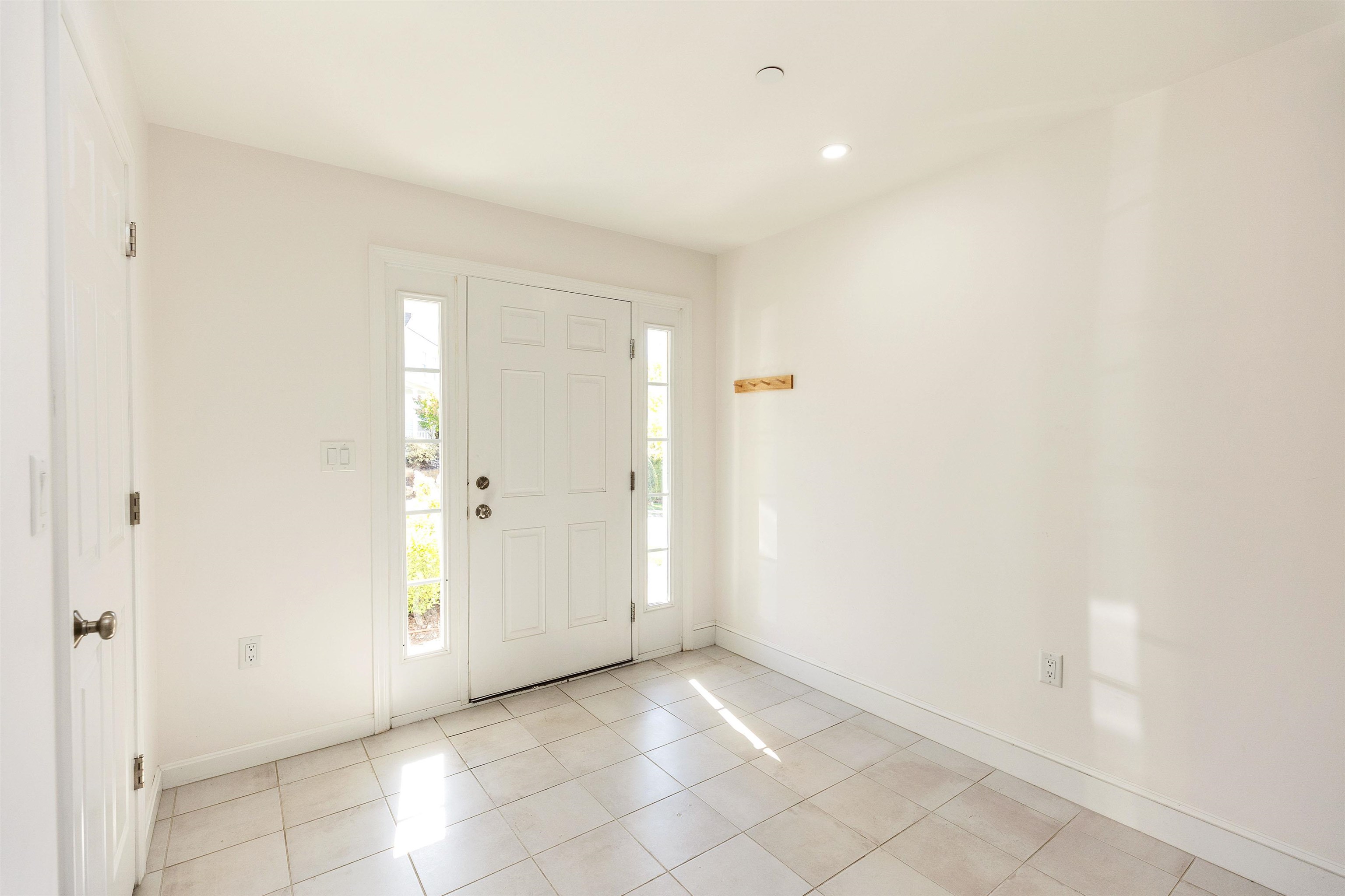 163 Woodview Way, Manchester, NH 03102