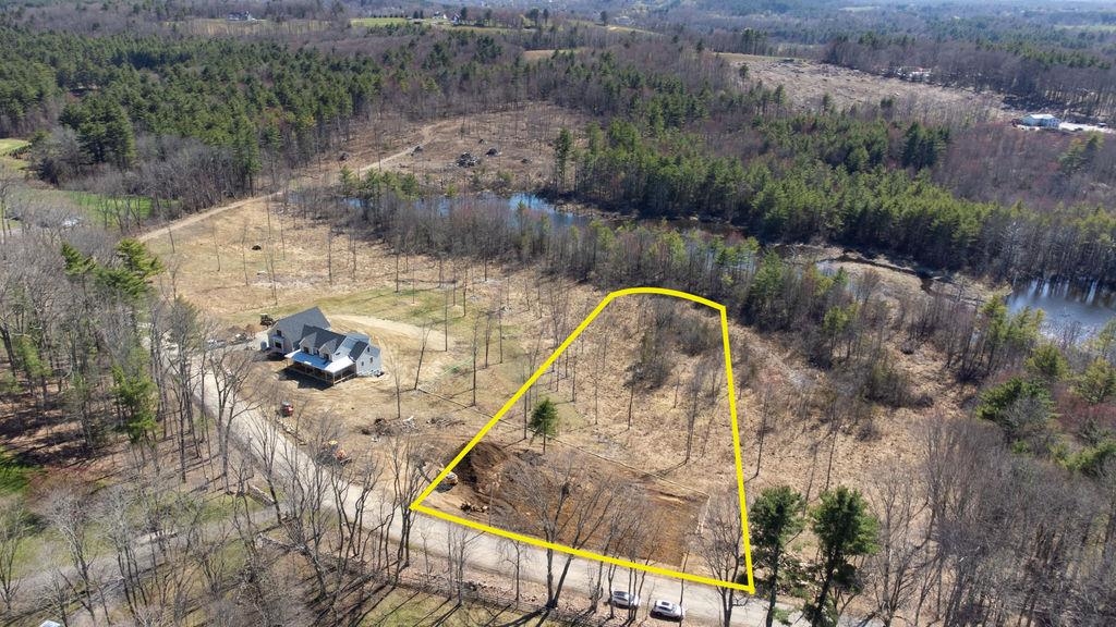 51 Locust St, South Hampton, NH 03827