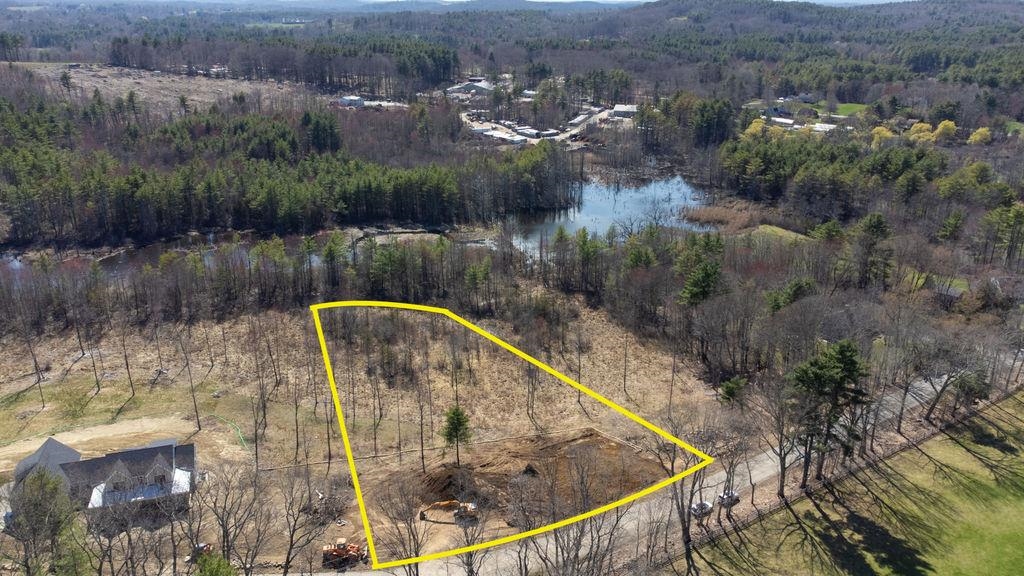 51 Locust St, South Hampton, NH 03827