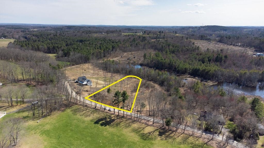 51 Locust St, South Hampton, NH 03827