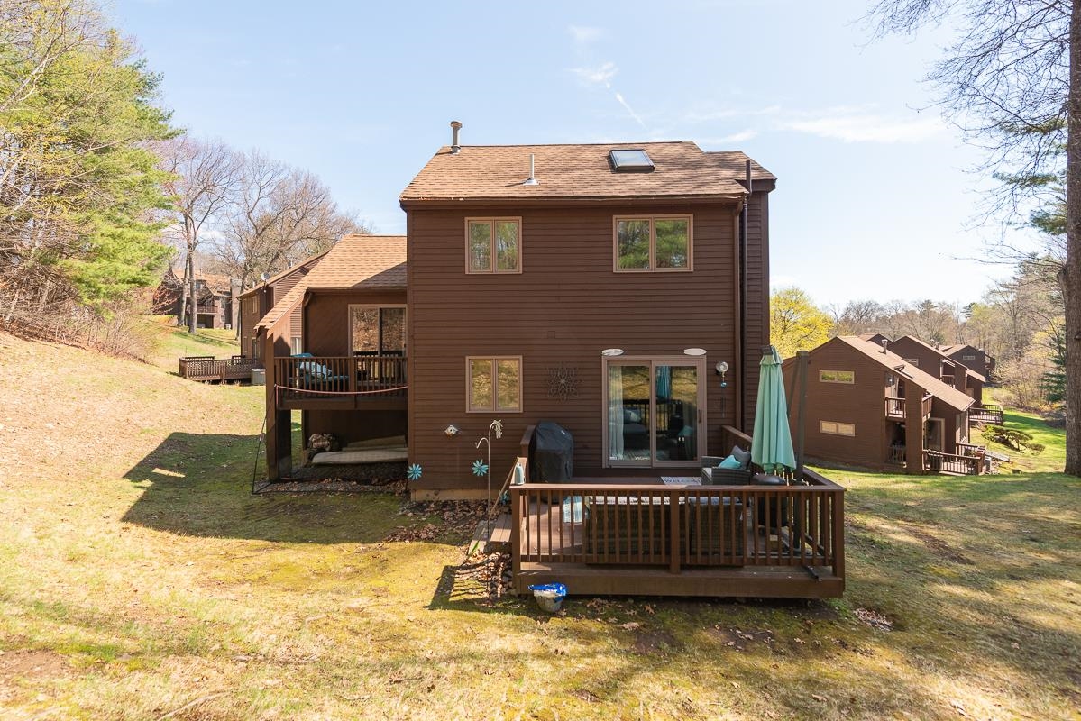 21 Gloucester Ln, Nashua, NH 03063