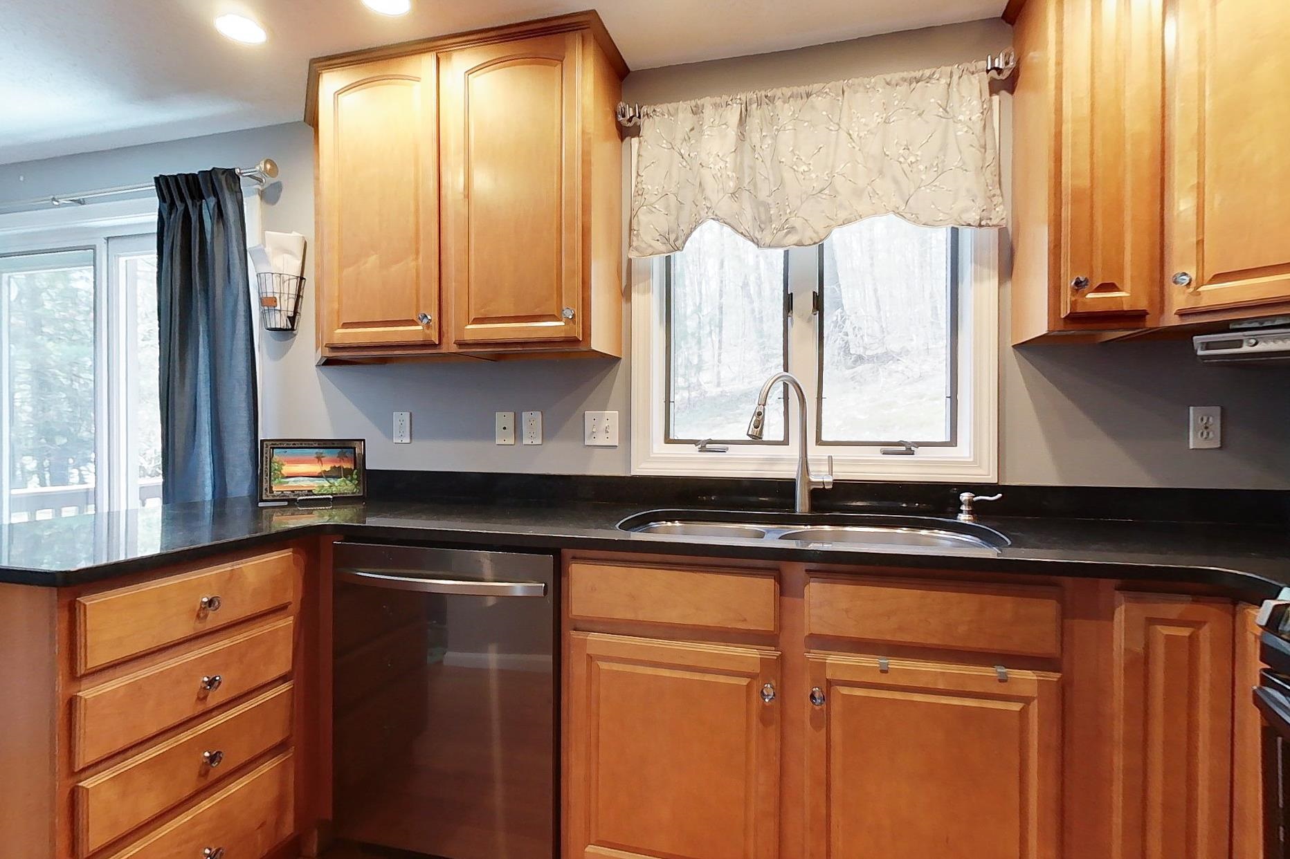 21 Gloucester Ln, Nashua, NH 03063