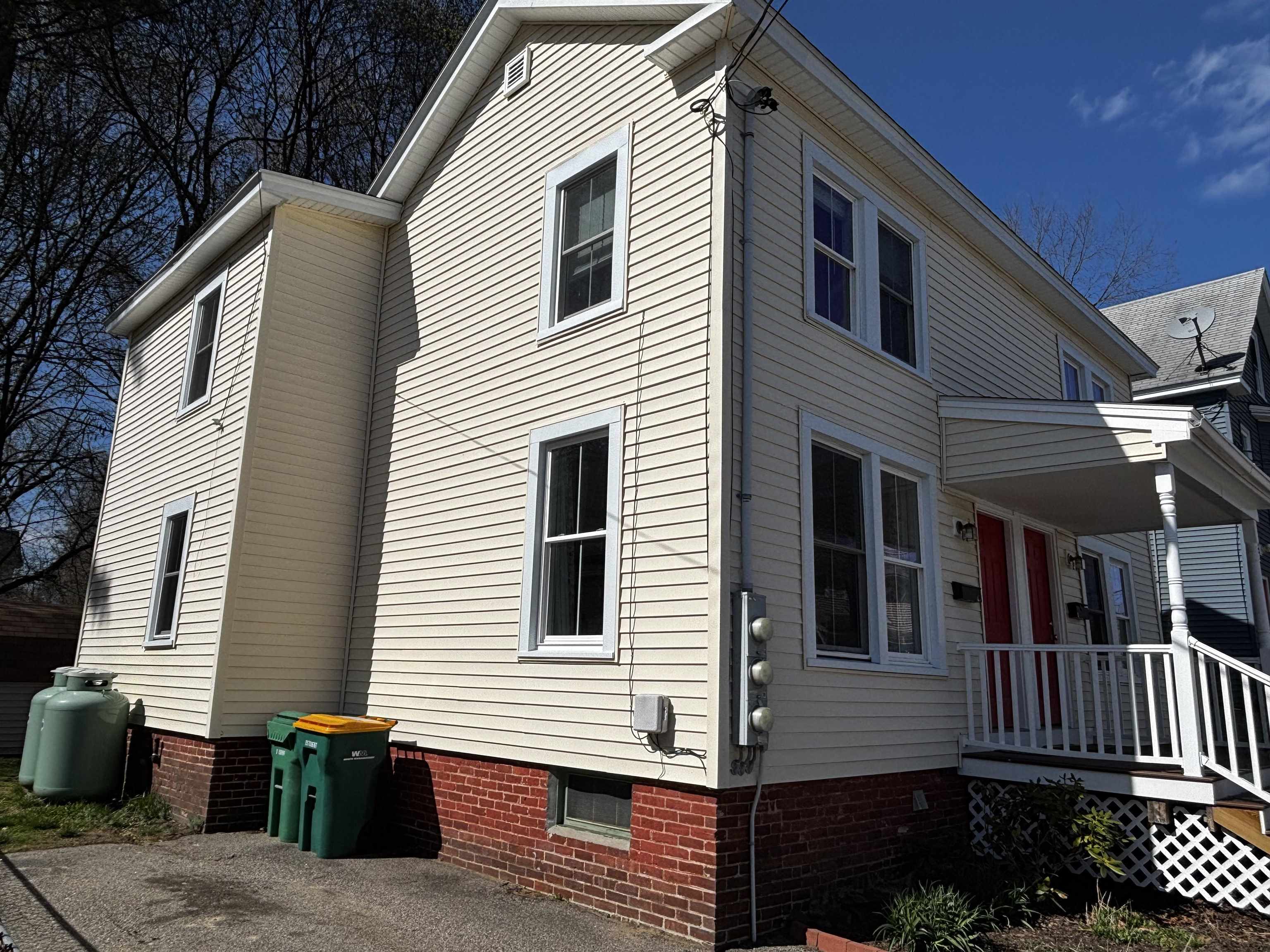 7 Gagne St, Rochester, NH 03867