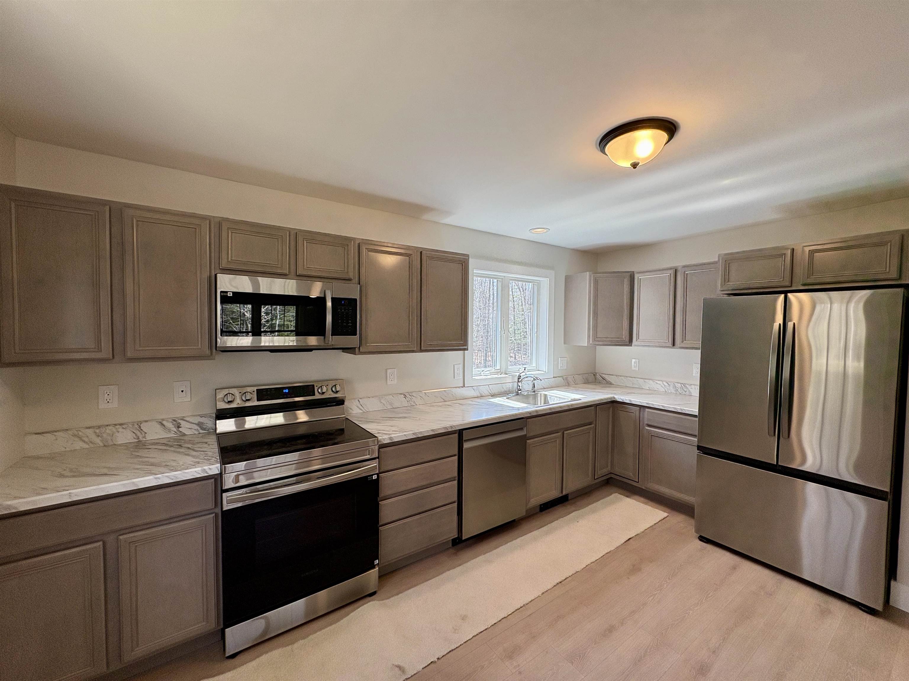 stainless appliances and more than enough cabinet space 24927509