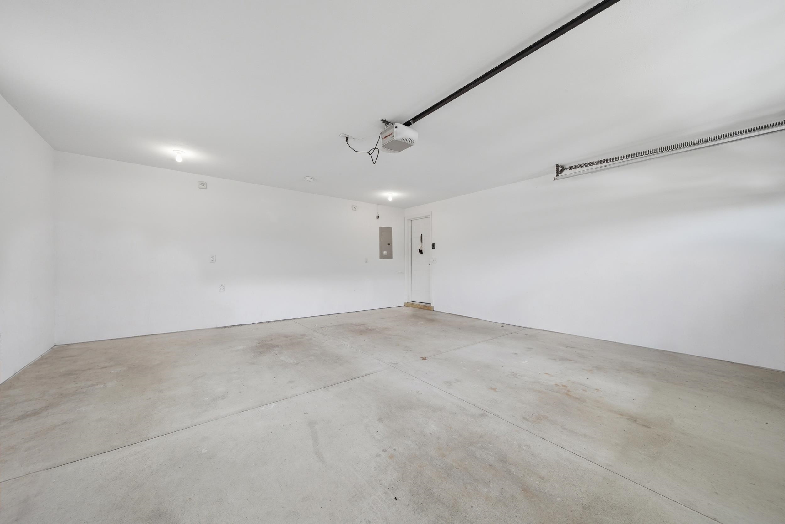 2 Chase Rd, Fremont, NH 03044