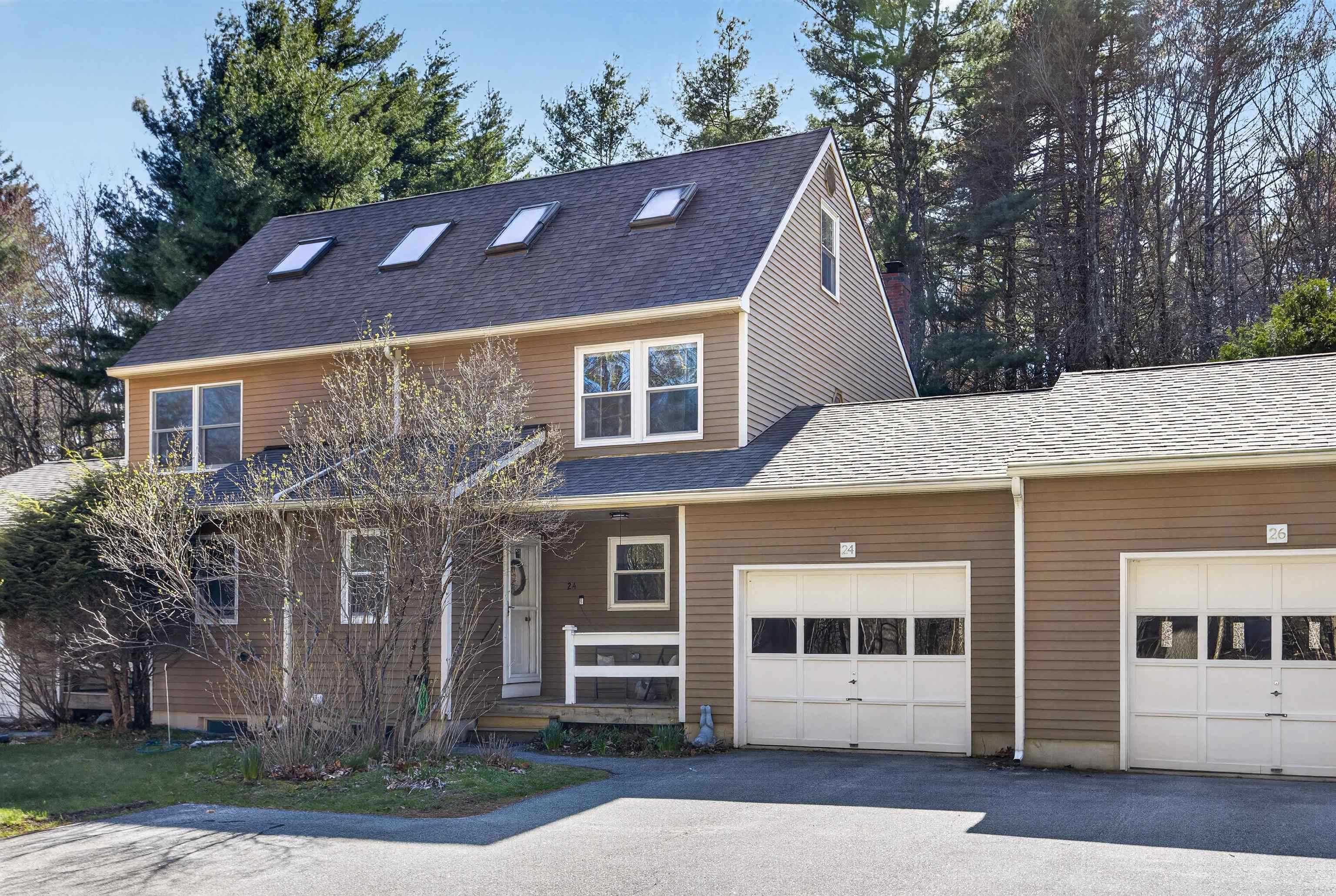 24 Swaan Dr, Lee, NH 03861