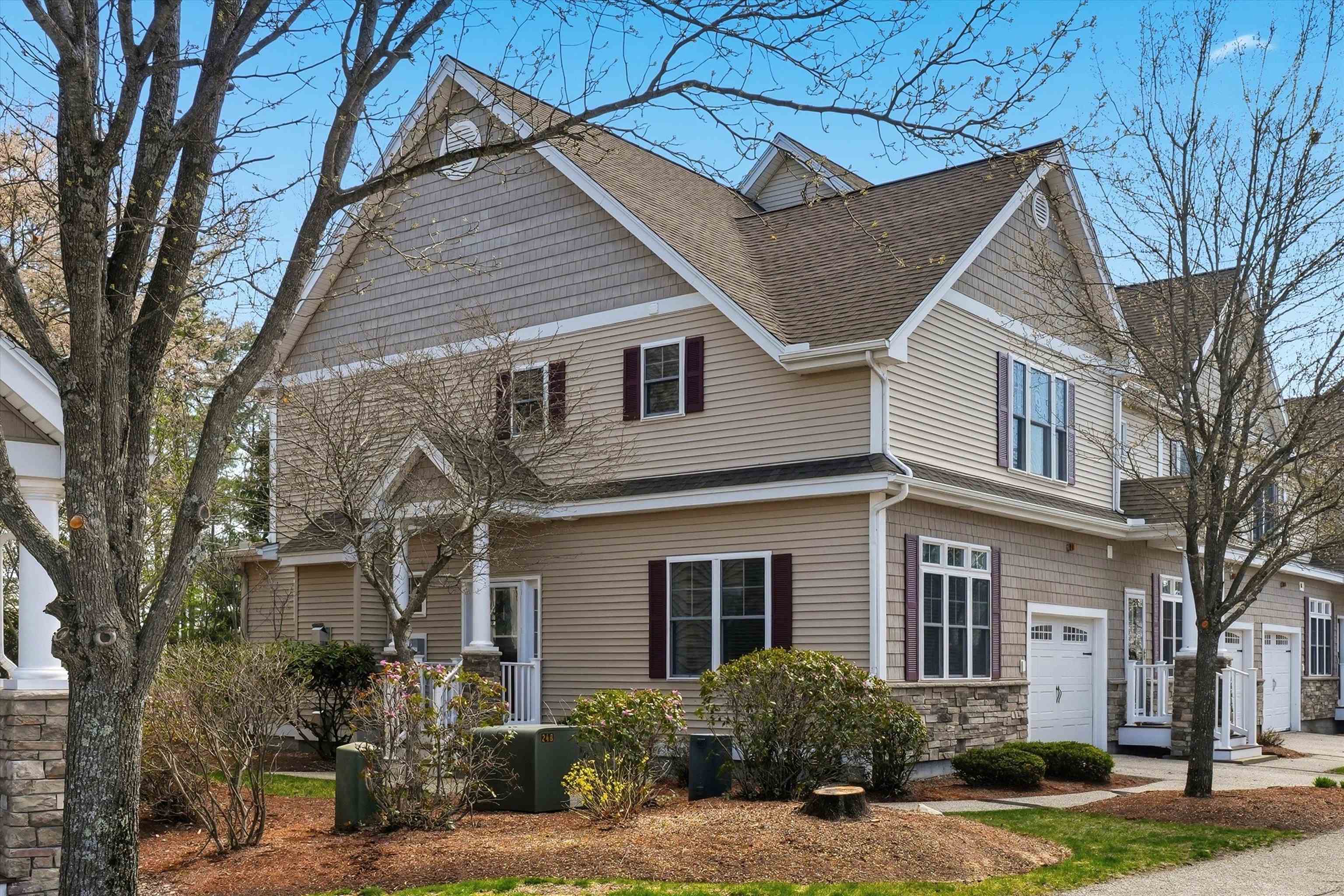 4 Manor Dr, Hooksett, NH 03106