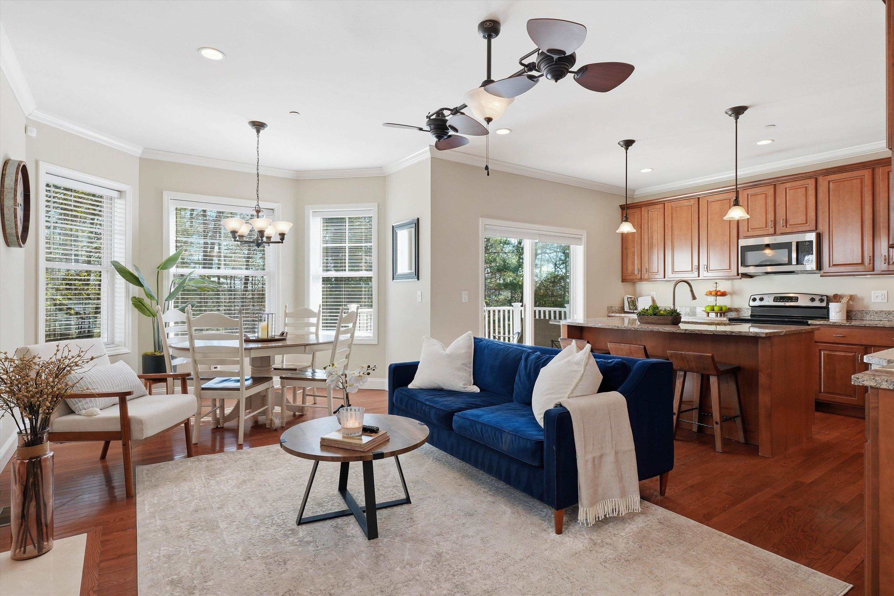 4 Manor Dr, Hooksett, NH 03106