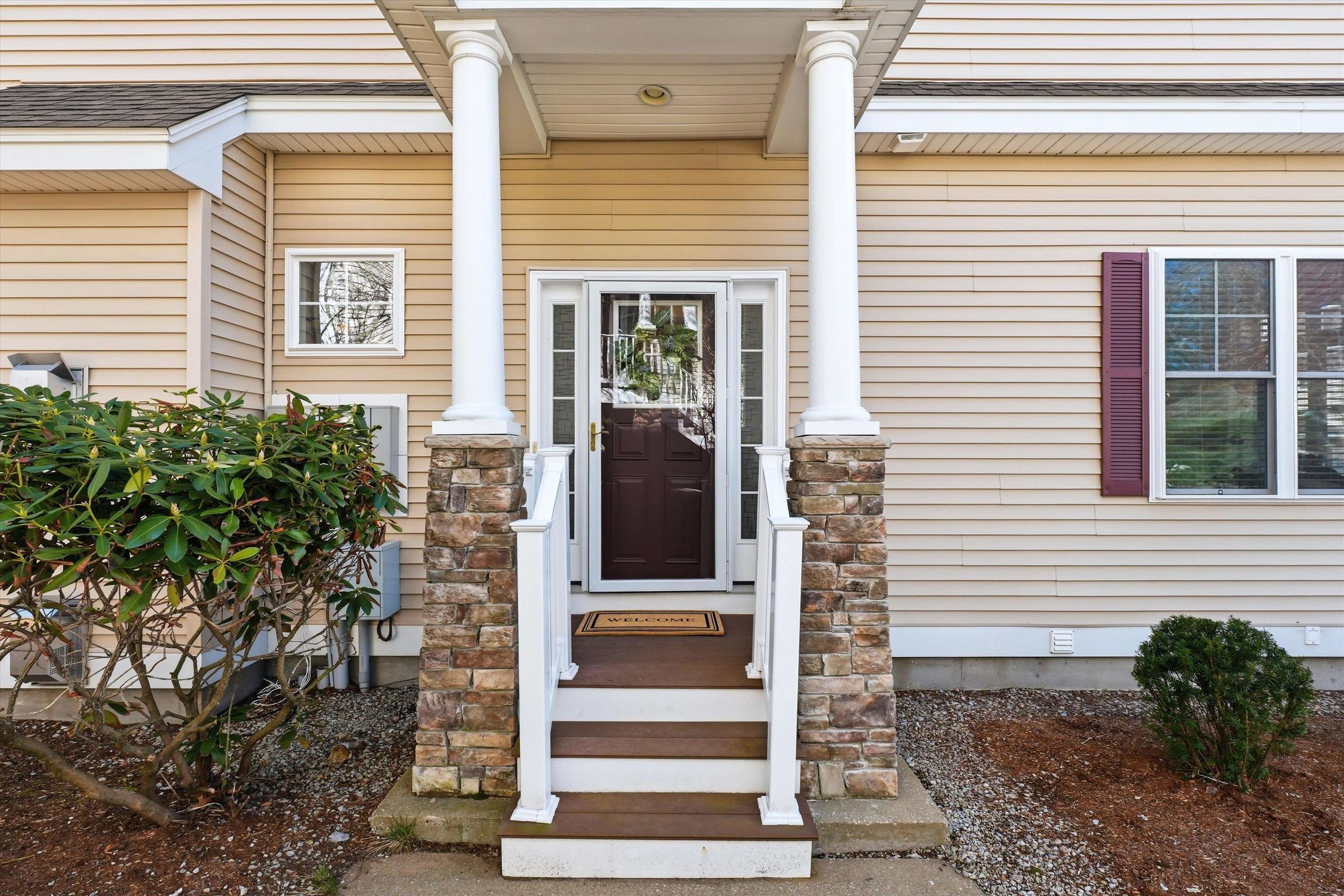 4 Manor Dr, Hooksett, NH 03106