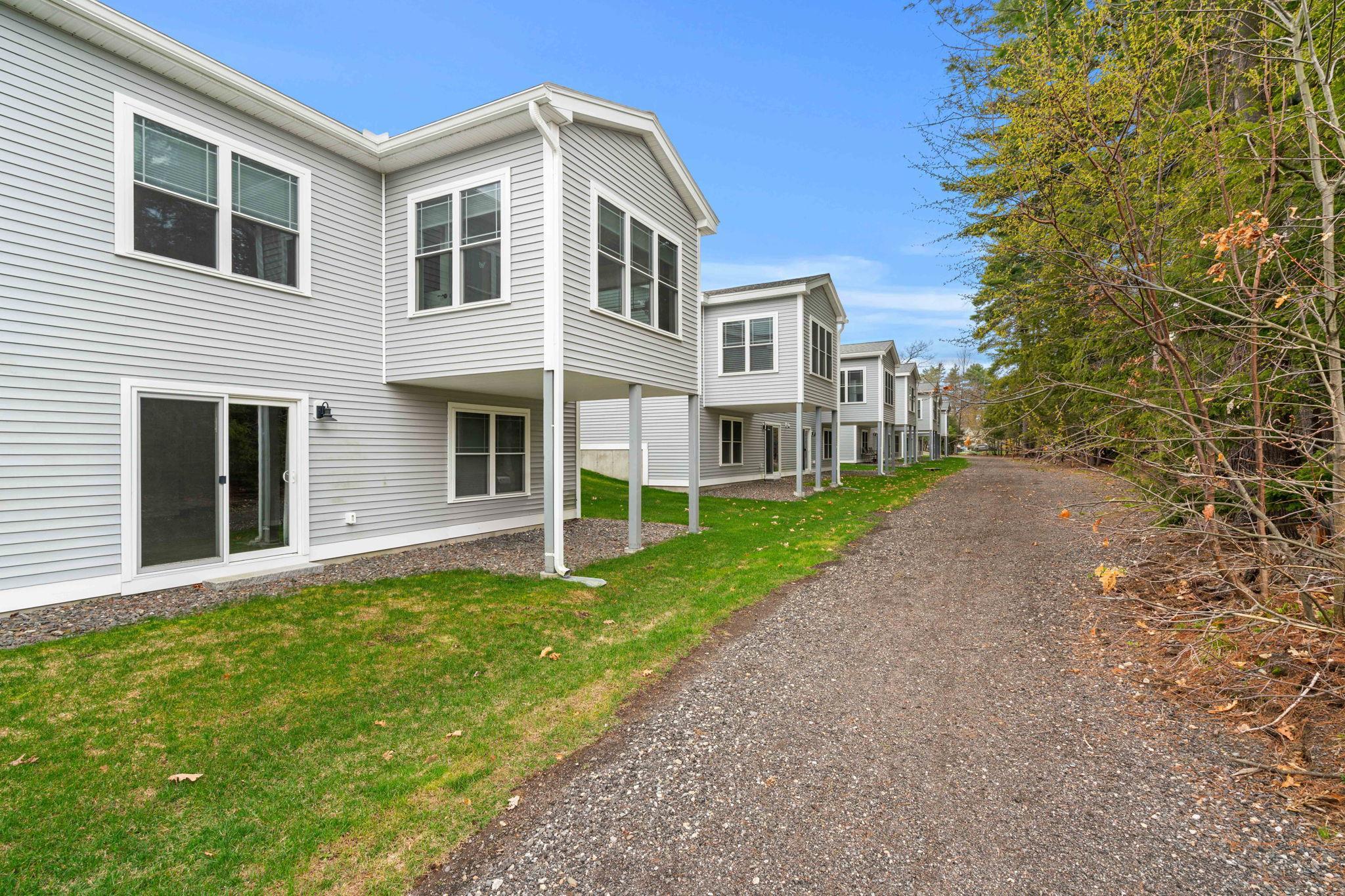 27 Abenaki Cir, Merrimack, NH 03054