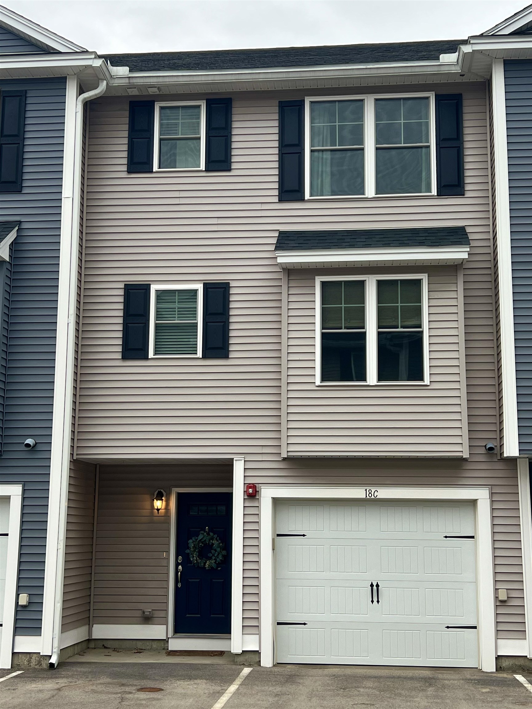 18 Dumaine Ave, Nashua, NH 03063