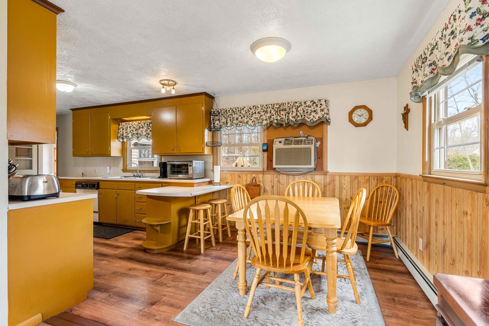 175 W High St, Somersworth, NH 03878