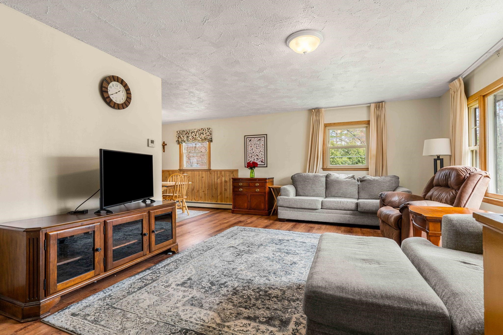 175 W High St, Somersworth, NH 03878