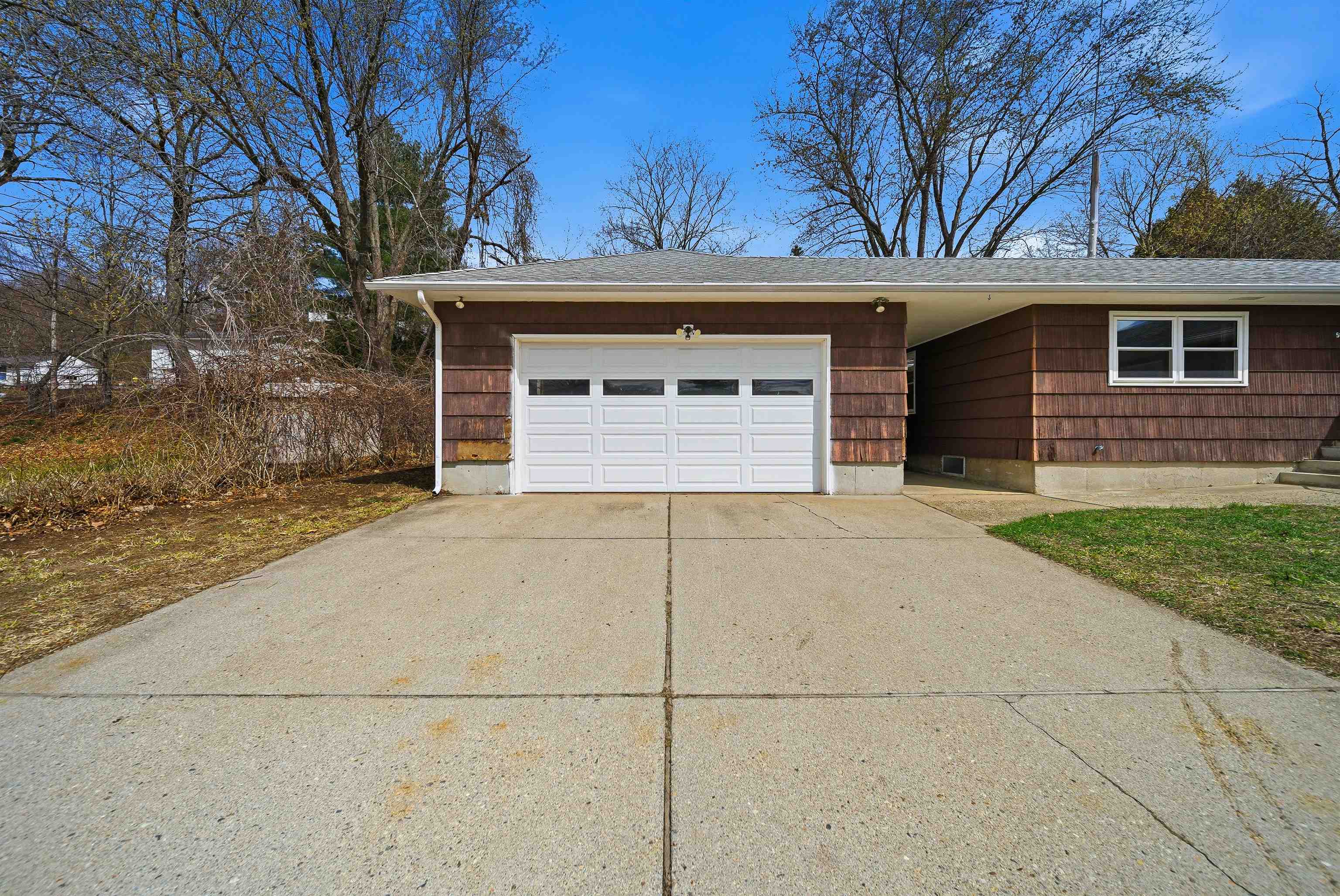 58 President Rd, Manchester, NH 03103