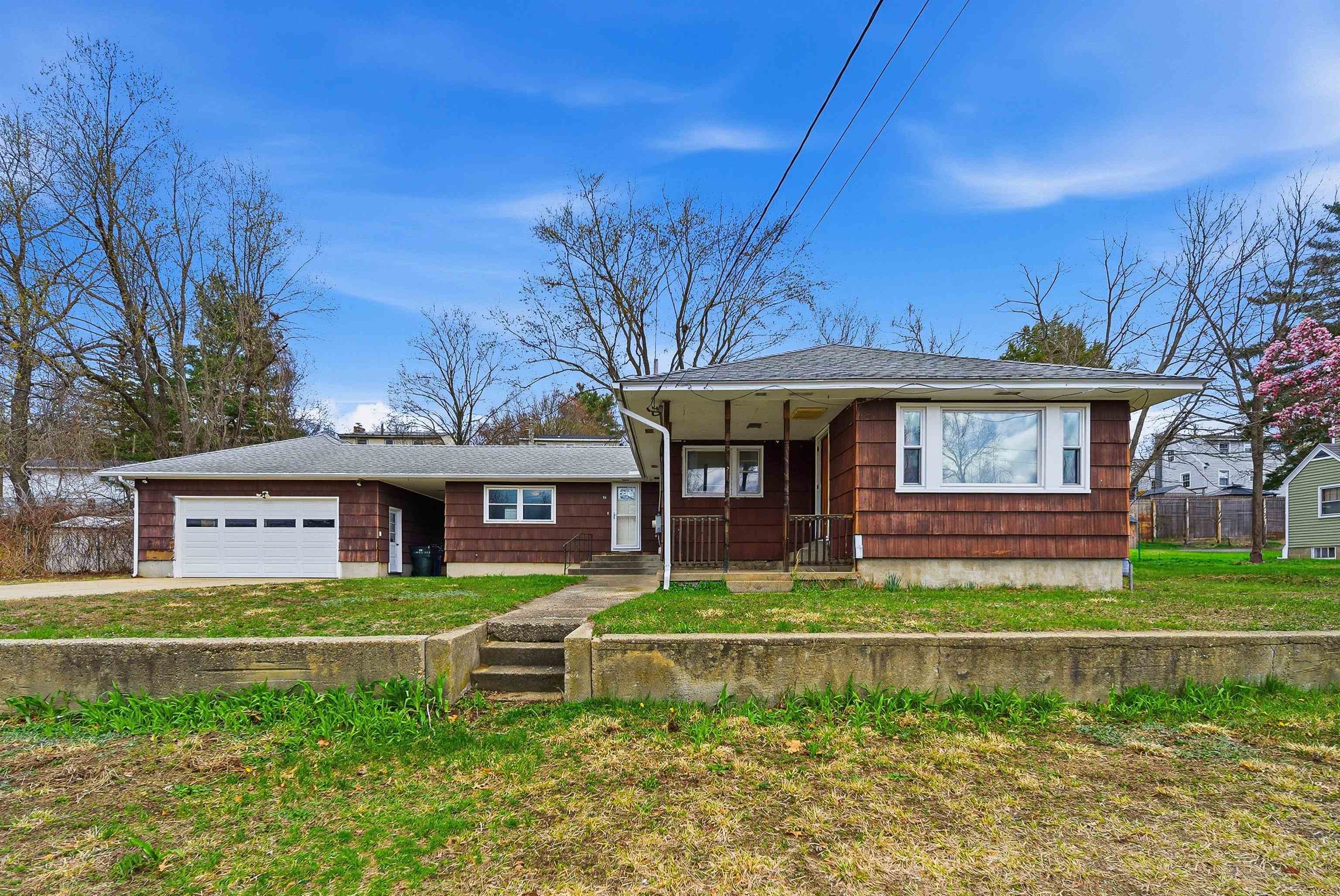 58 President Rd, Manchester, NH 03103