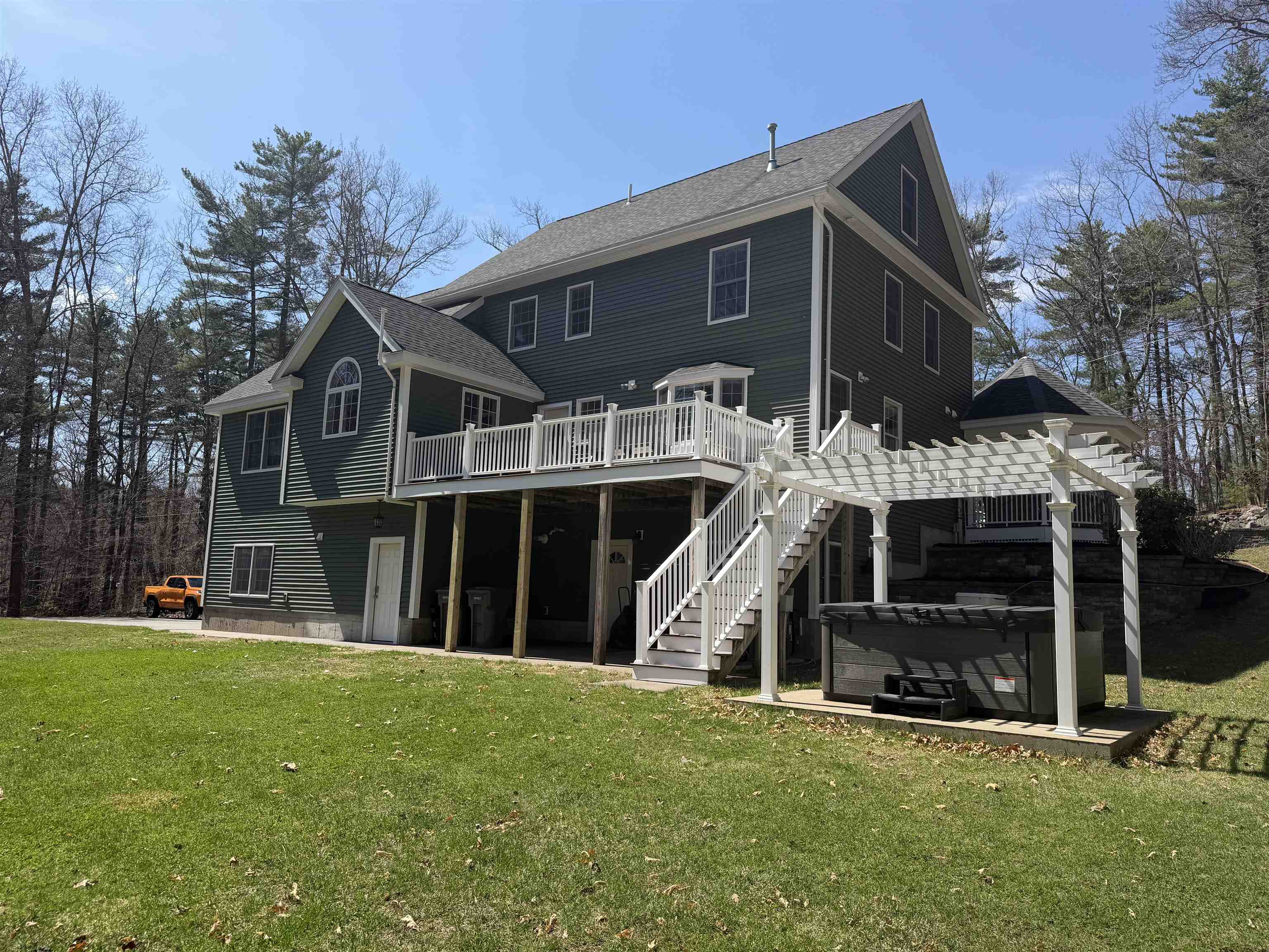 13 Johnson St, Windham, NH 03087