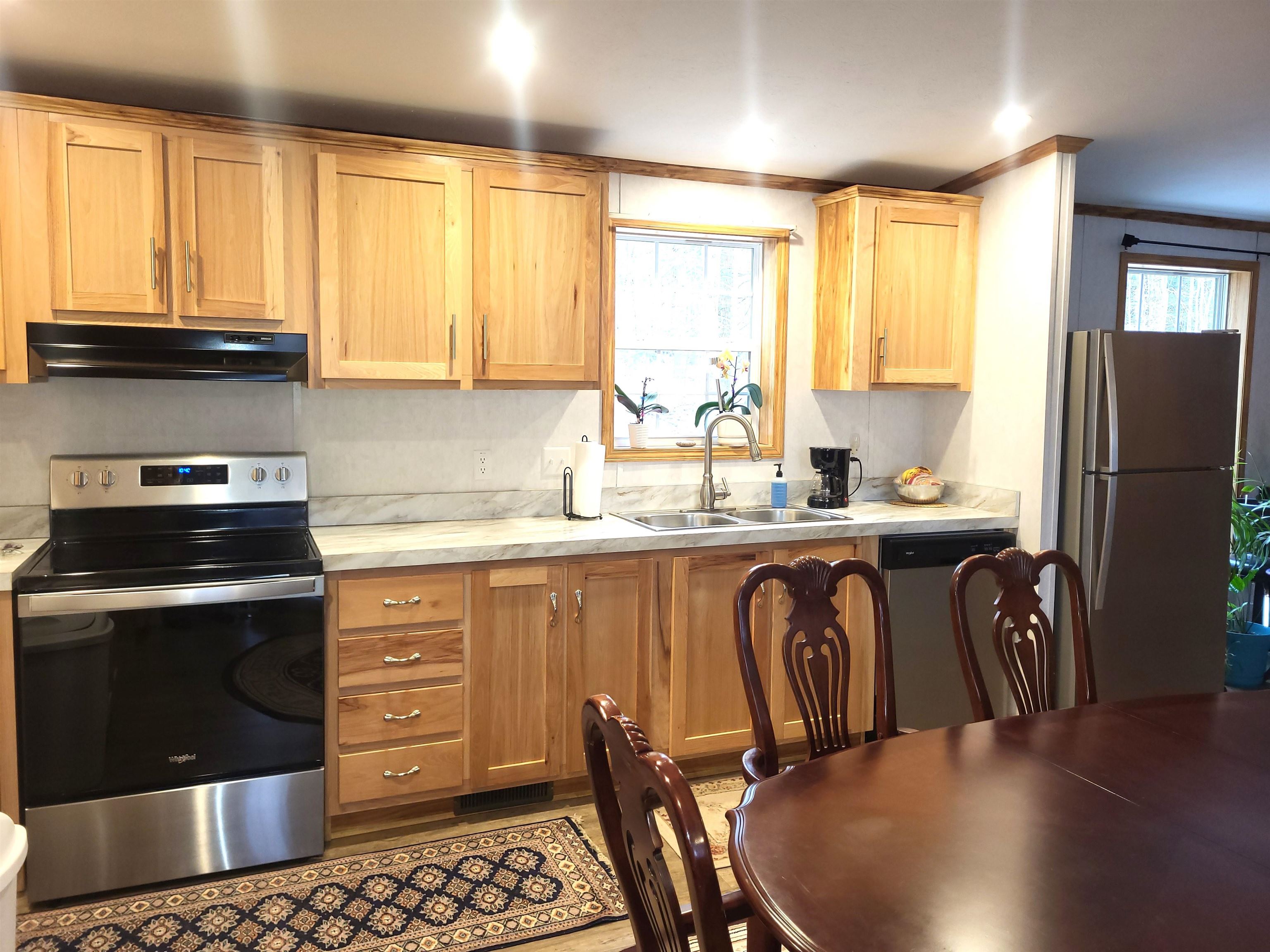 14 Peasley Rd, Henniker, NH 03242