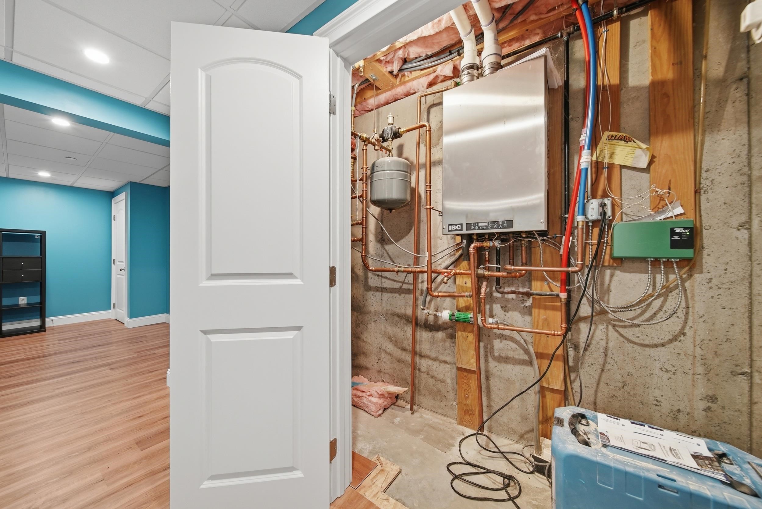 425 Weare Rd, New Boston, NH 03070