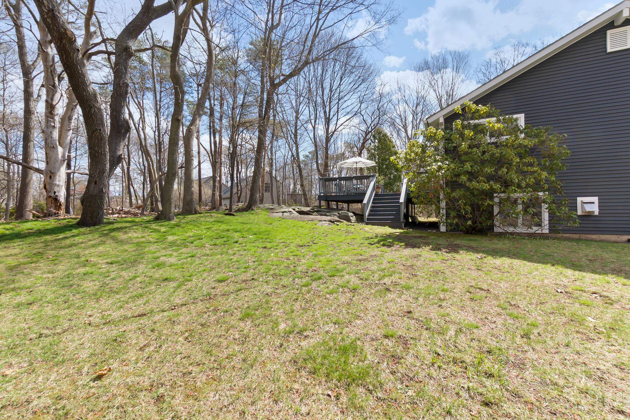 9 Onyx Ln, Portsmouth, NH 03801