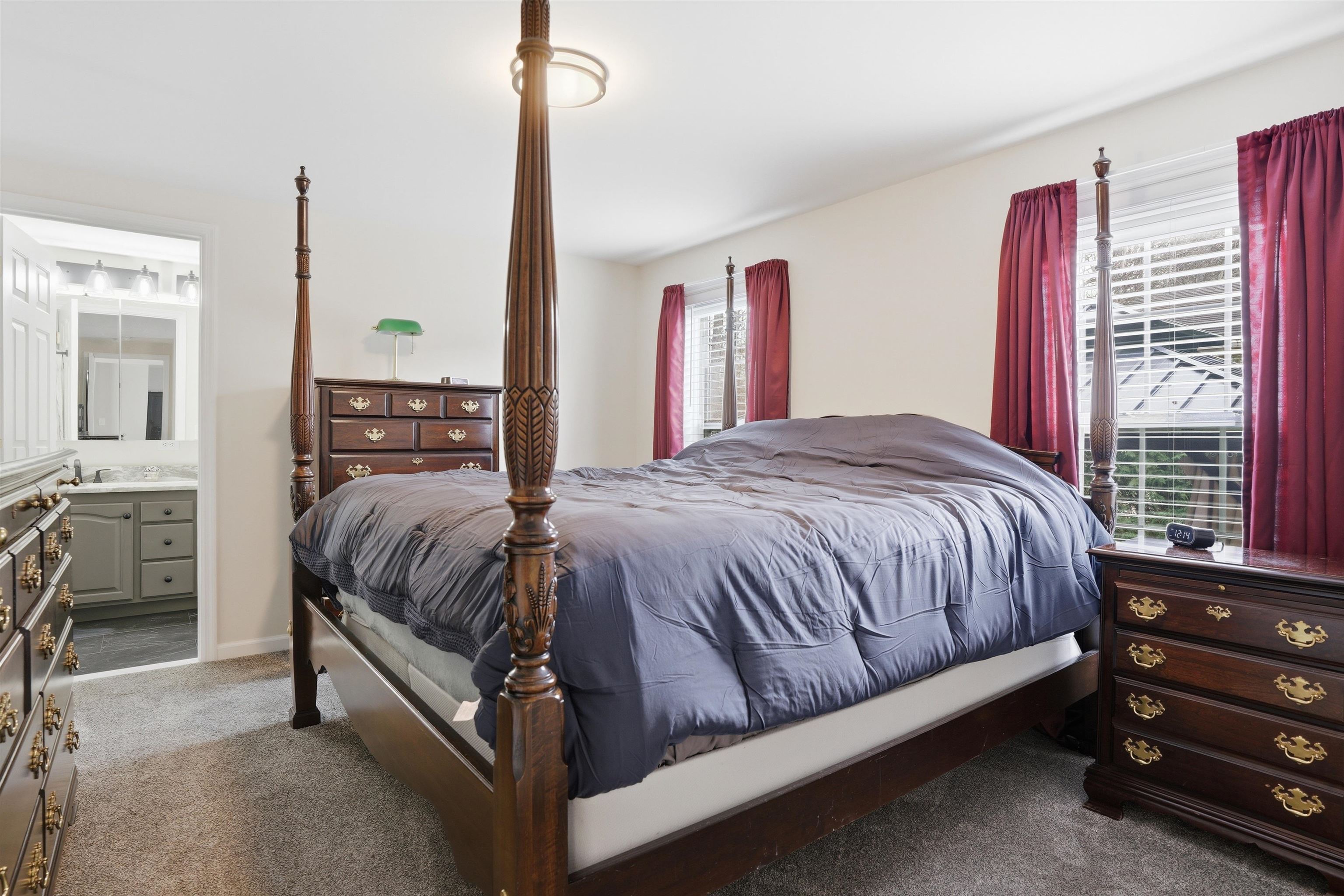 16 Shilah Dr, Derry, NH 03038