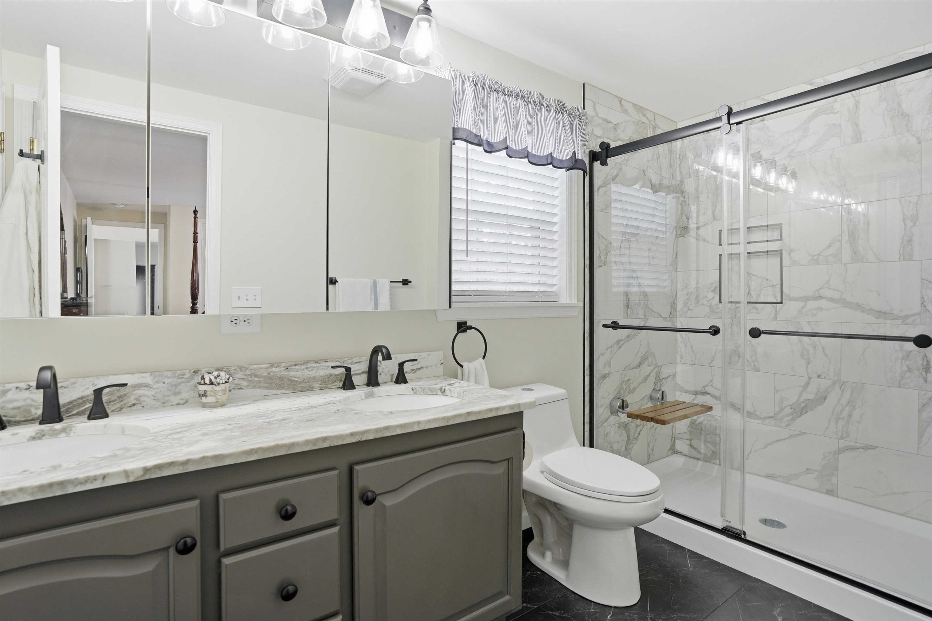 16 Shilah Dr, Derry, NH 03038