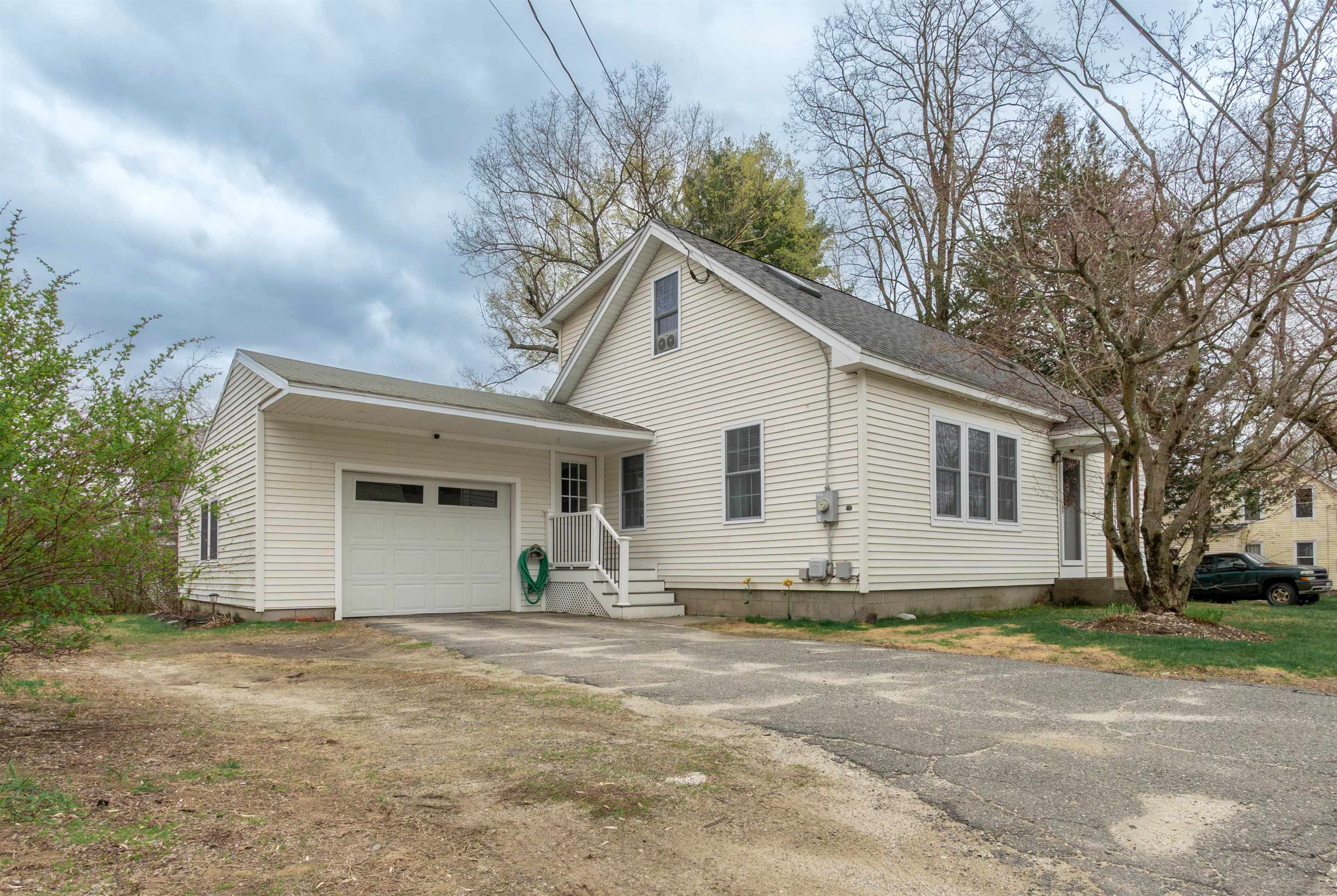 46 Pleasant St, Hinsdale, NH 03451